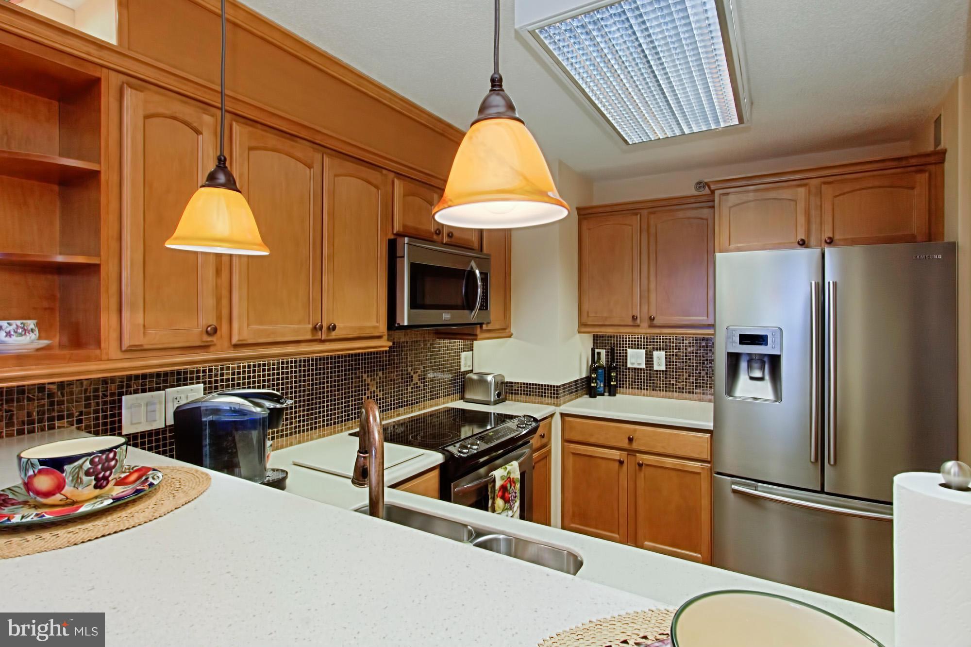 CARLYLE TOWERS - Residential