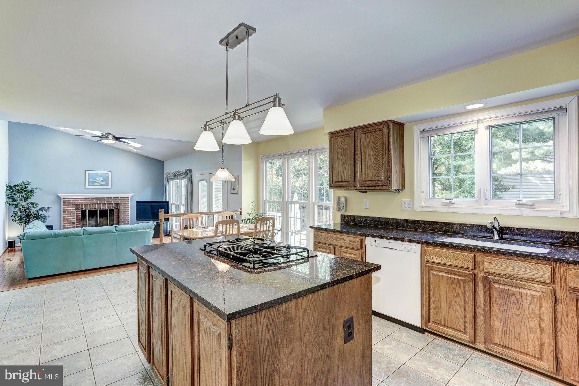 FOUR SEASONS - Residential