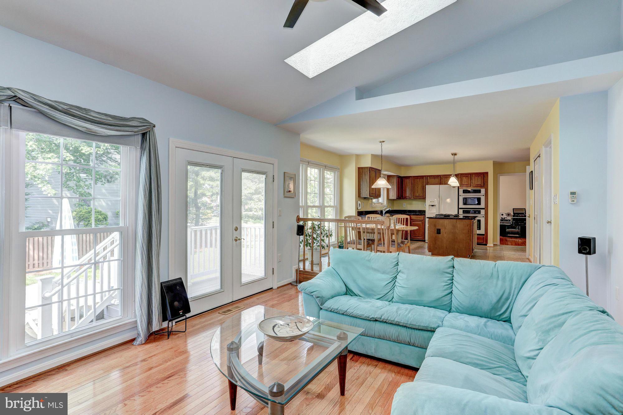 FOUR SEASONS - Residential