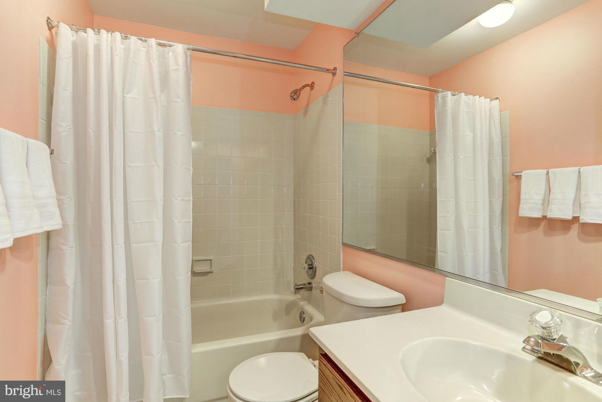 FOUR SEASONS - Residential