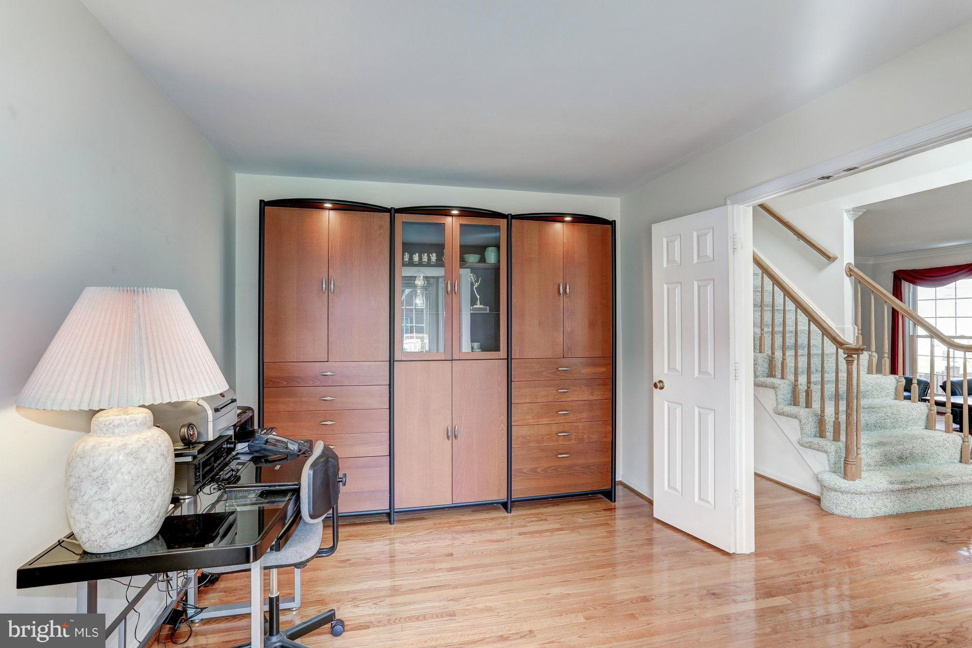 FOUR SEASONS - Residential