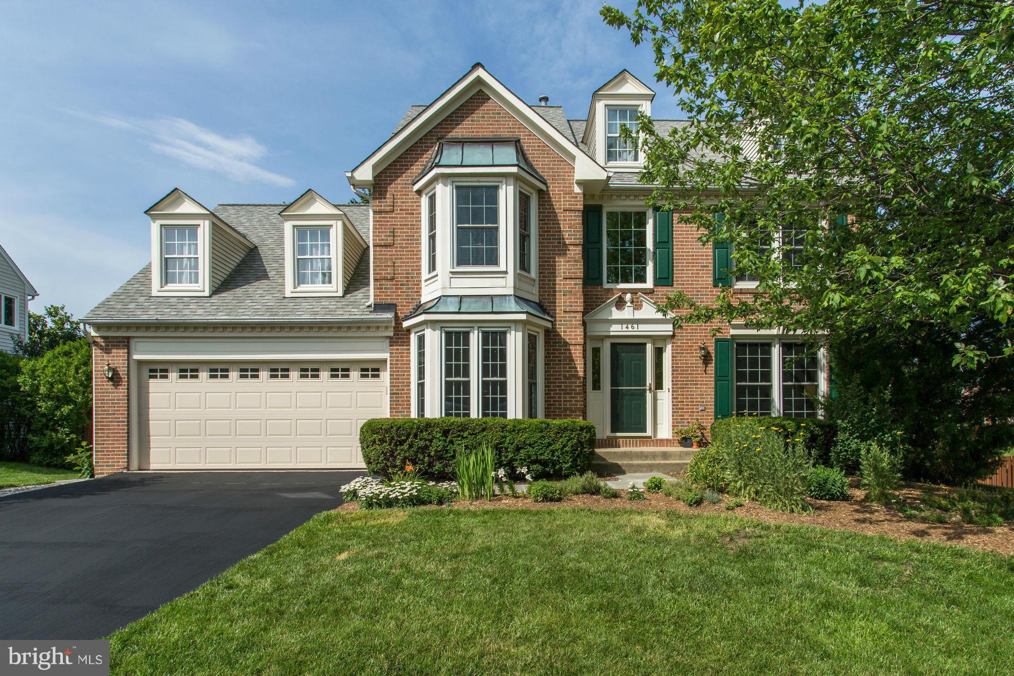 FOUR SEASONS - Residential