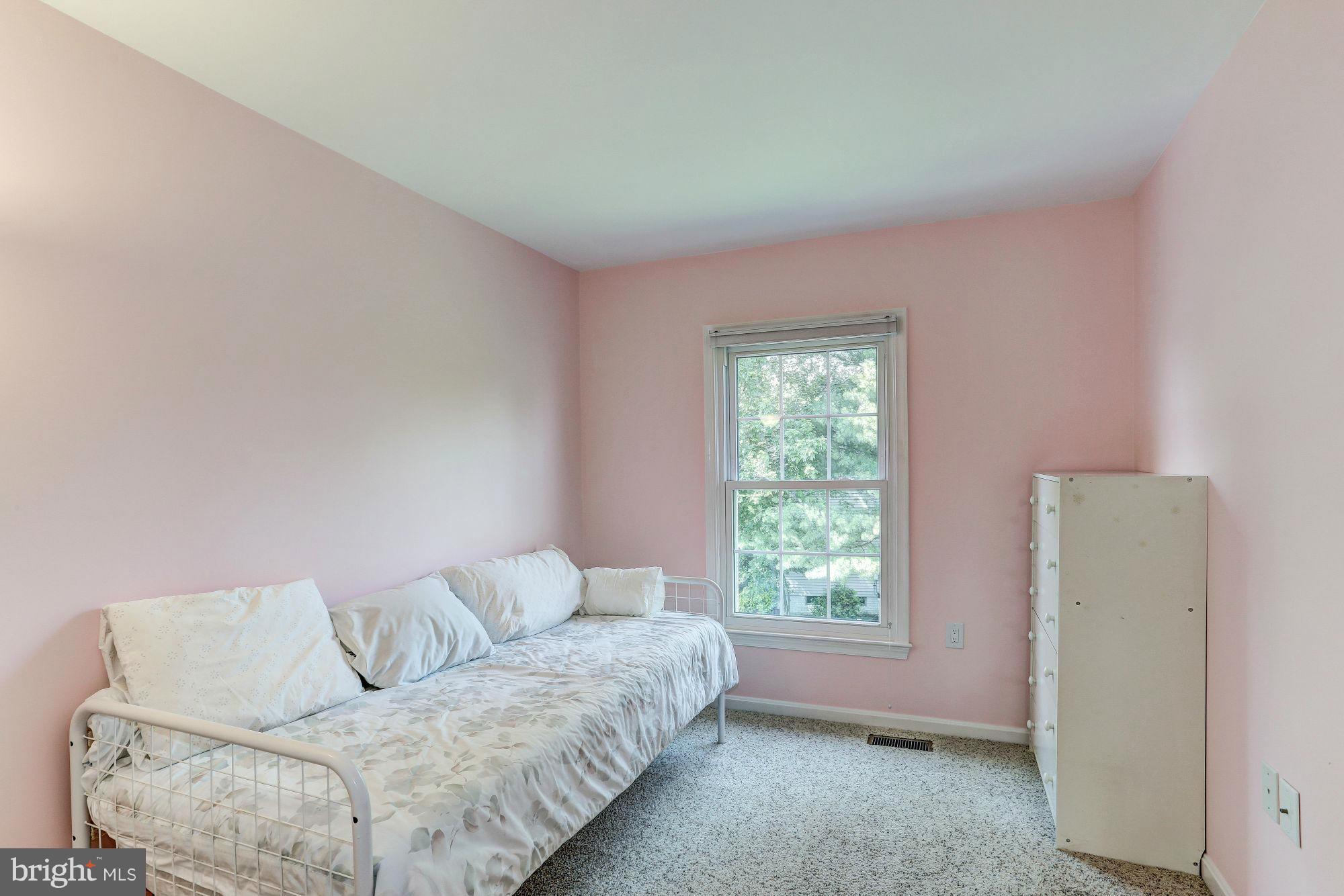 FOUR SEASONS - Residential