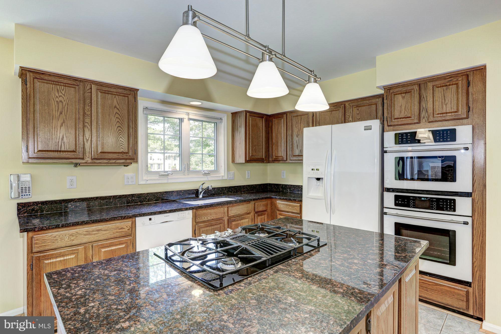 FOUR SEASONS - Residential