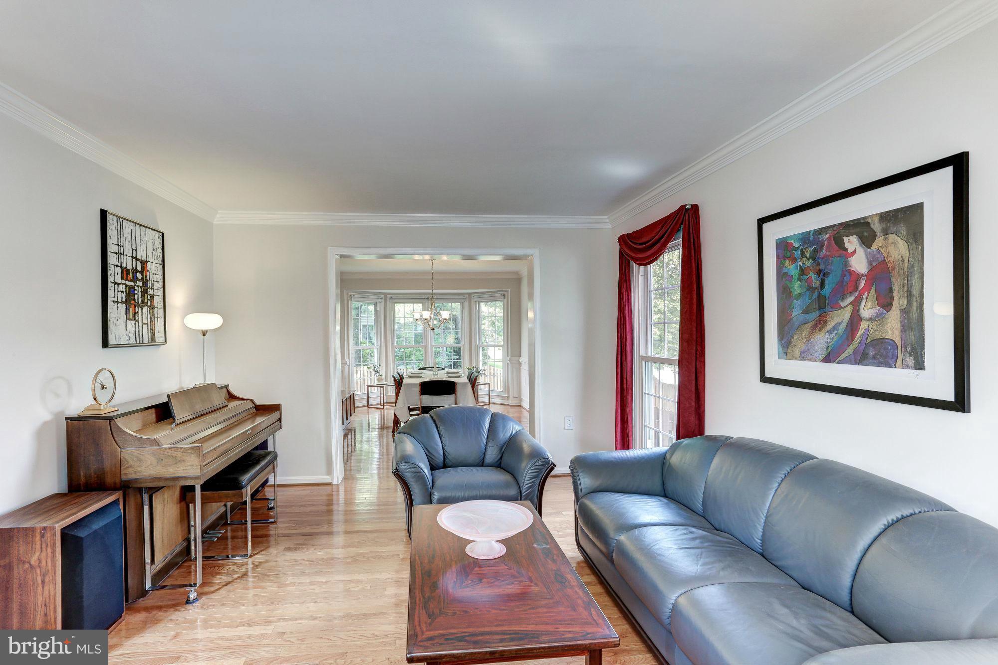 FOUR SEASONS - Residential