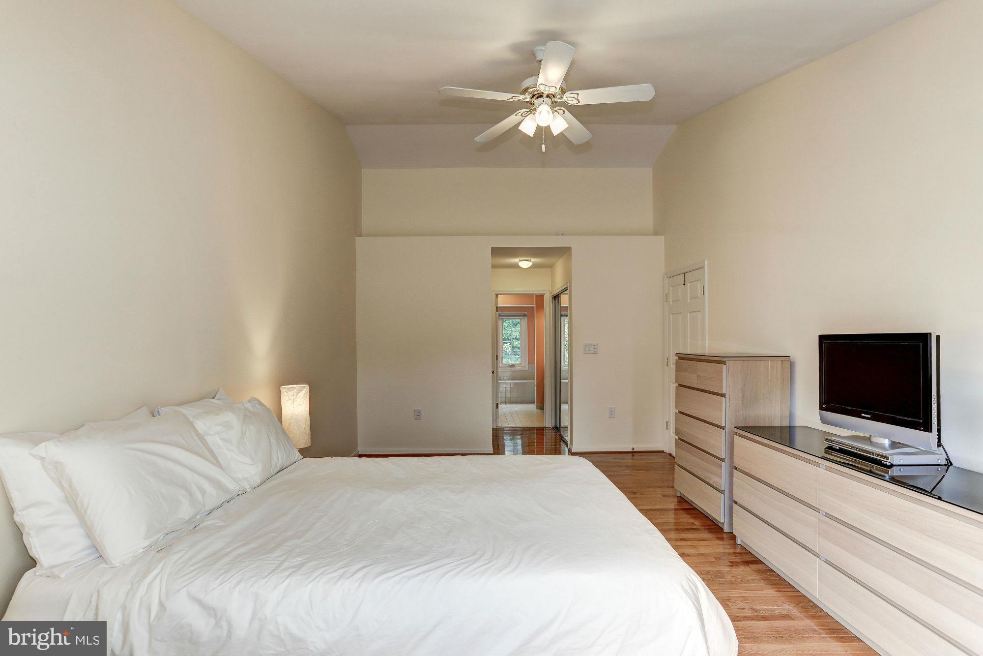 FOUR SEASONS - Residential