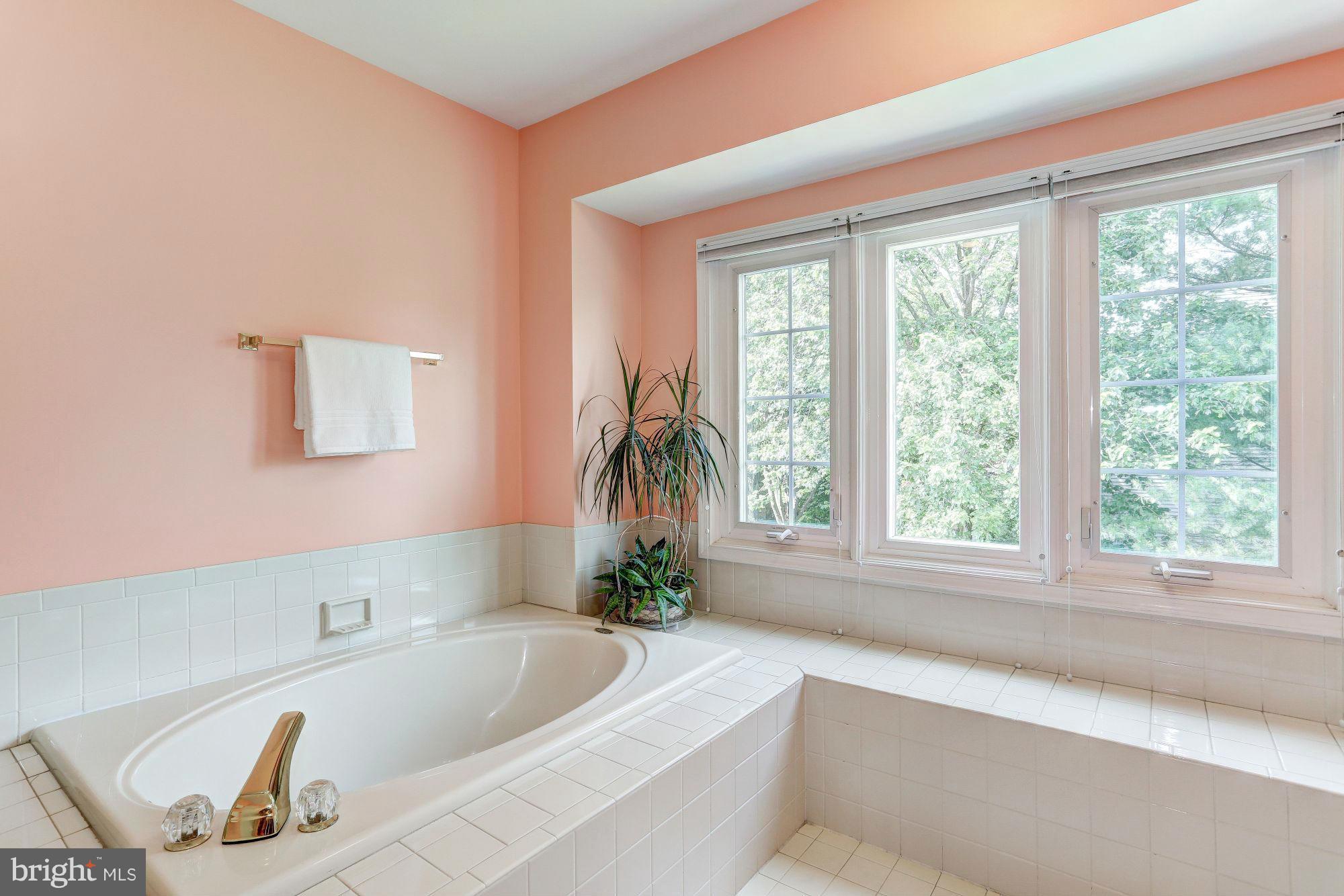 FOUR SEASONS - Residential