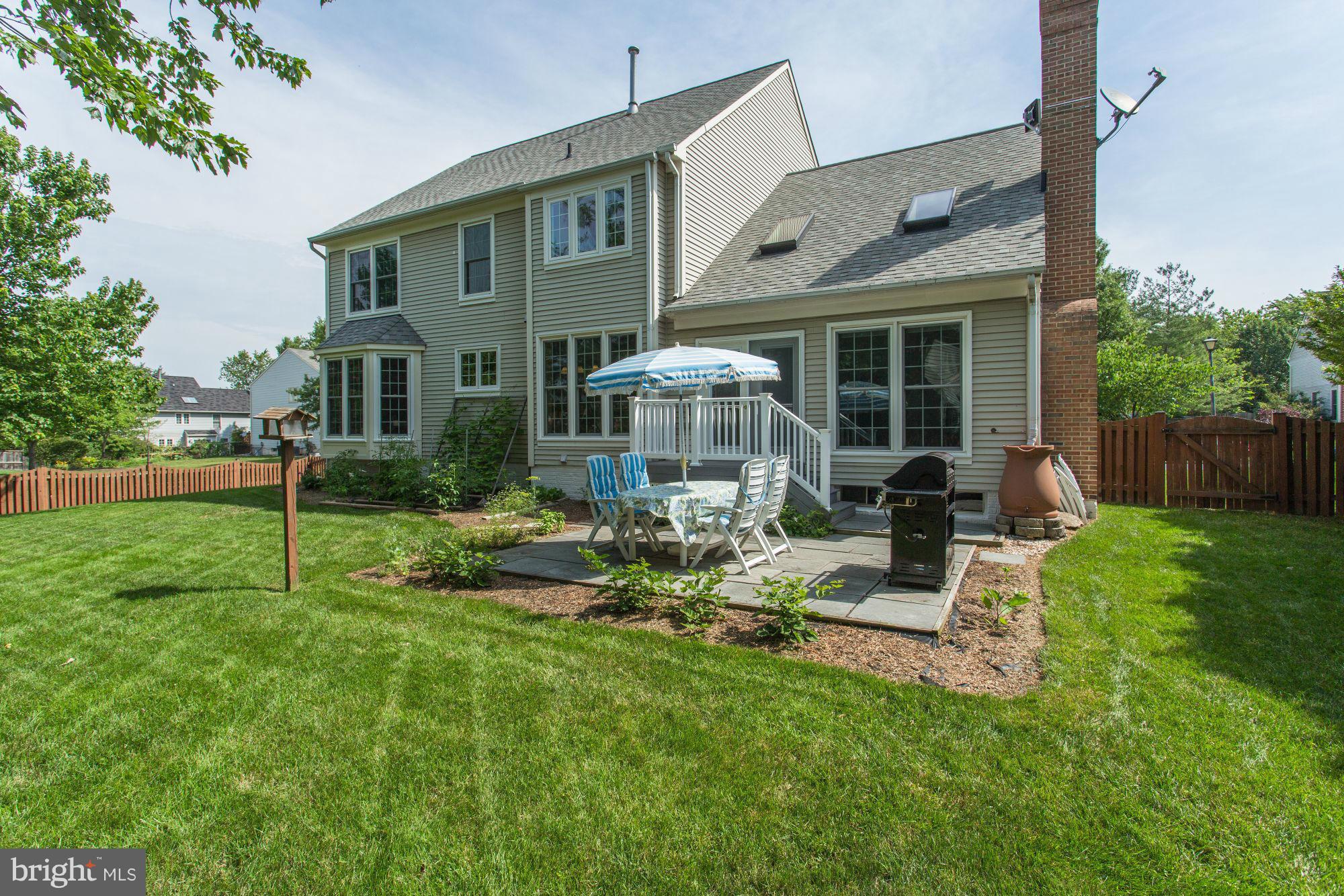 FOUR SEASONS - Residential