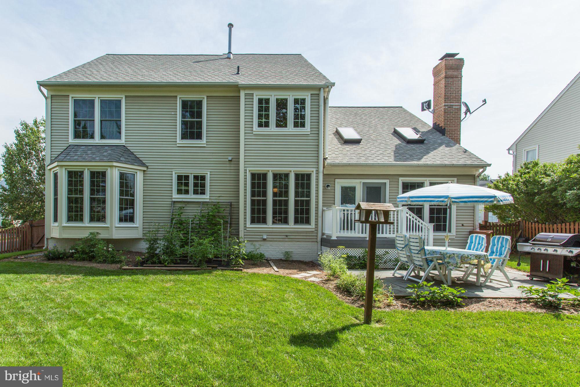 FOUR SEASONS - Residential