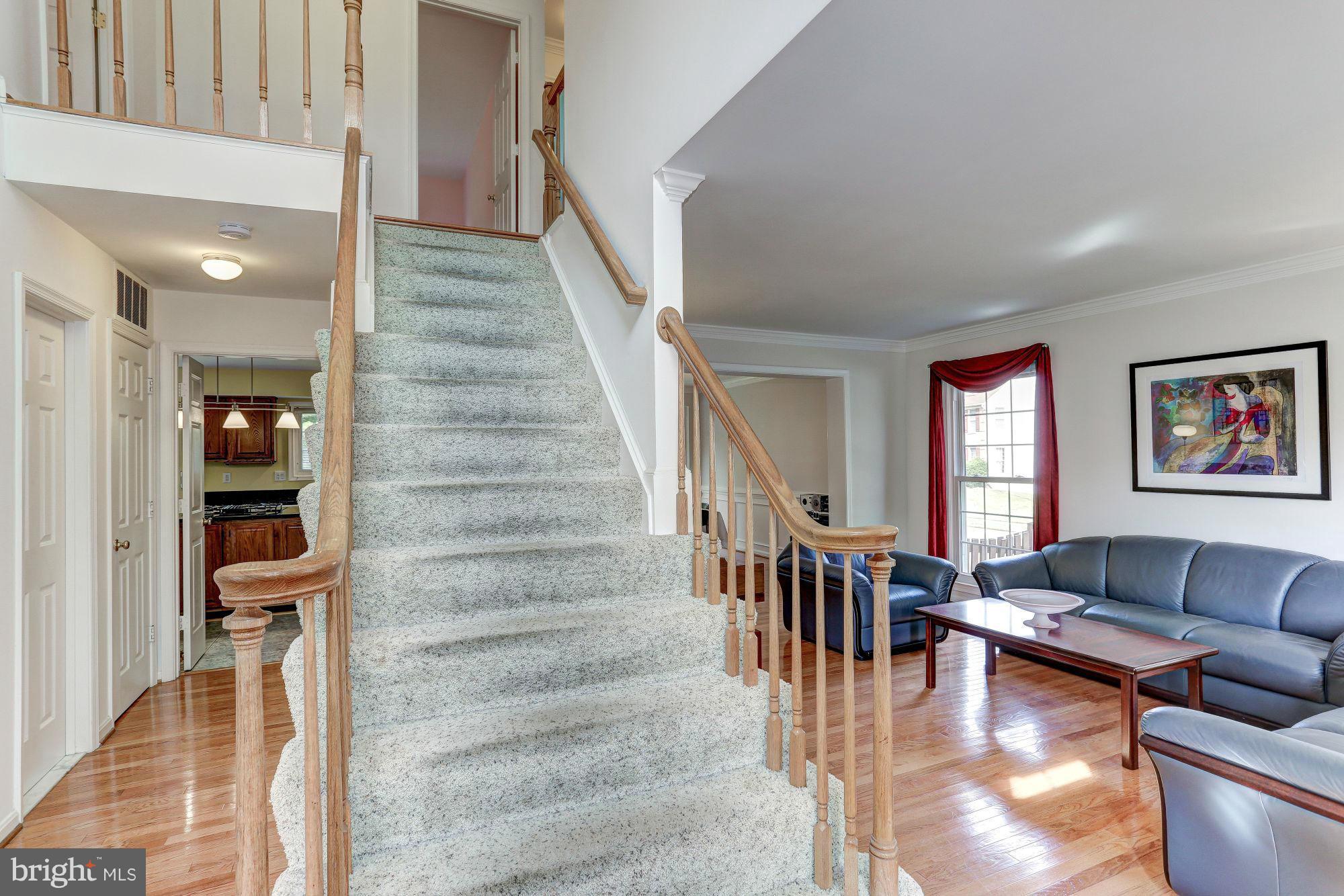 FOUR SEASONS - Residential