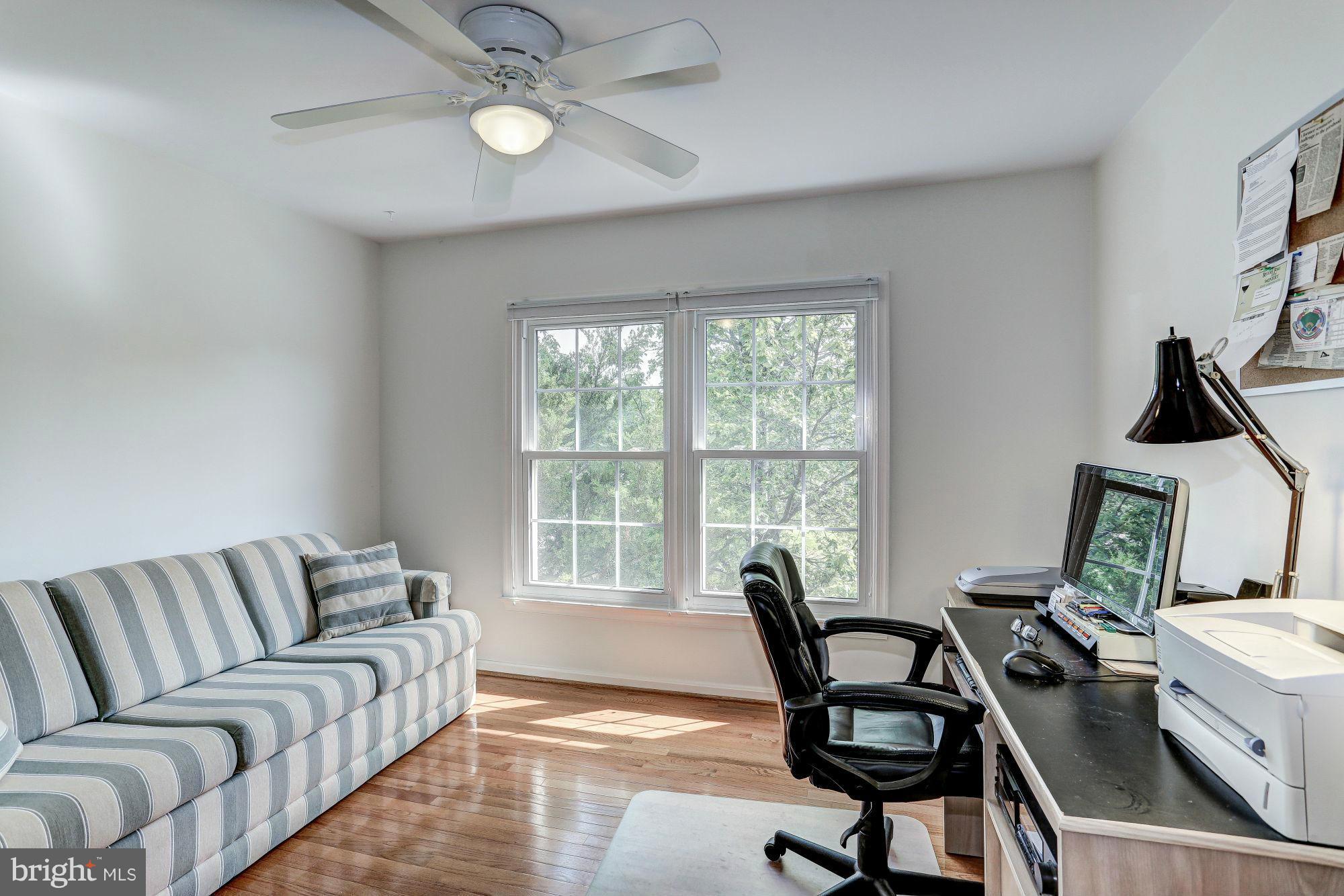 FOUR SEASONS - Residential