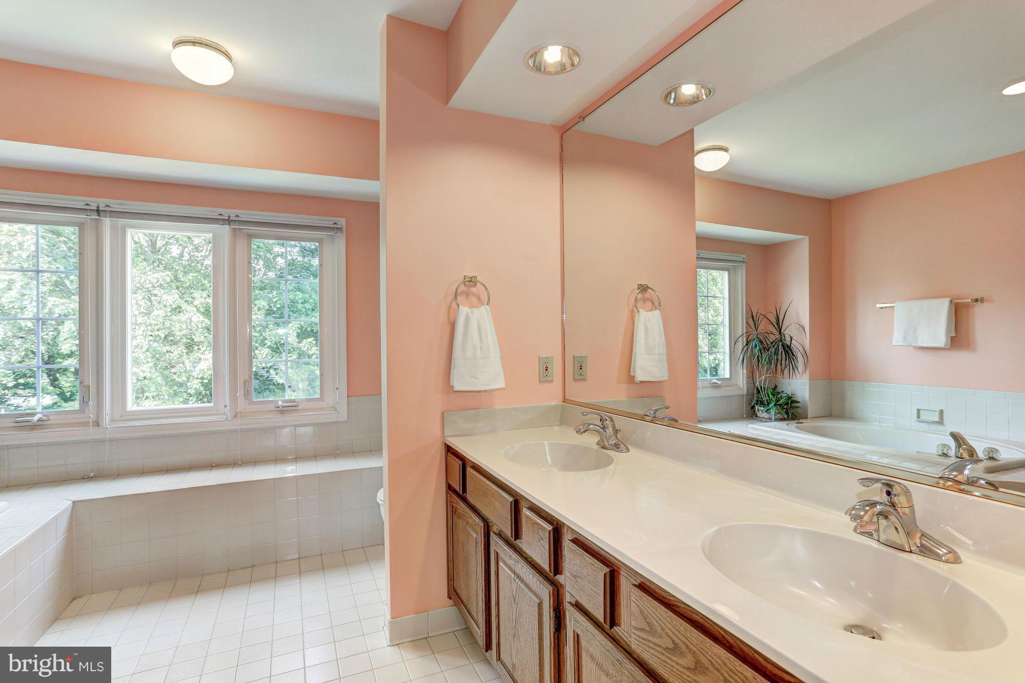 FOUR SEASONS - Residential