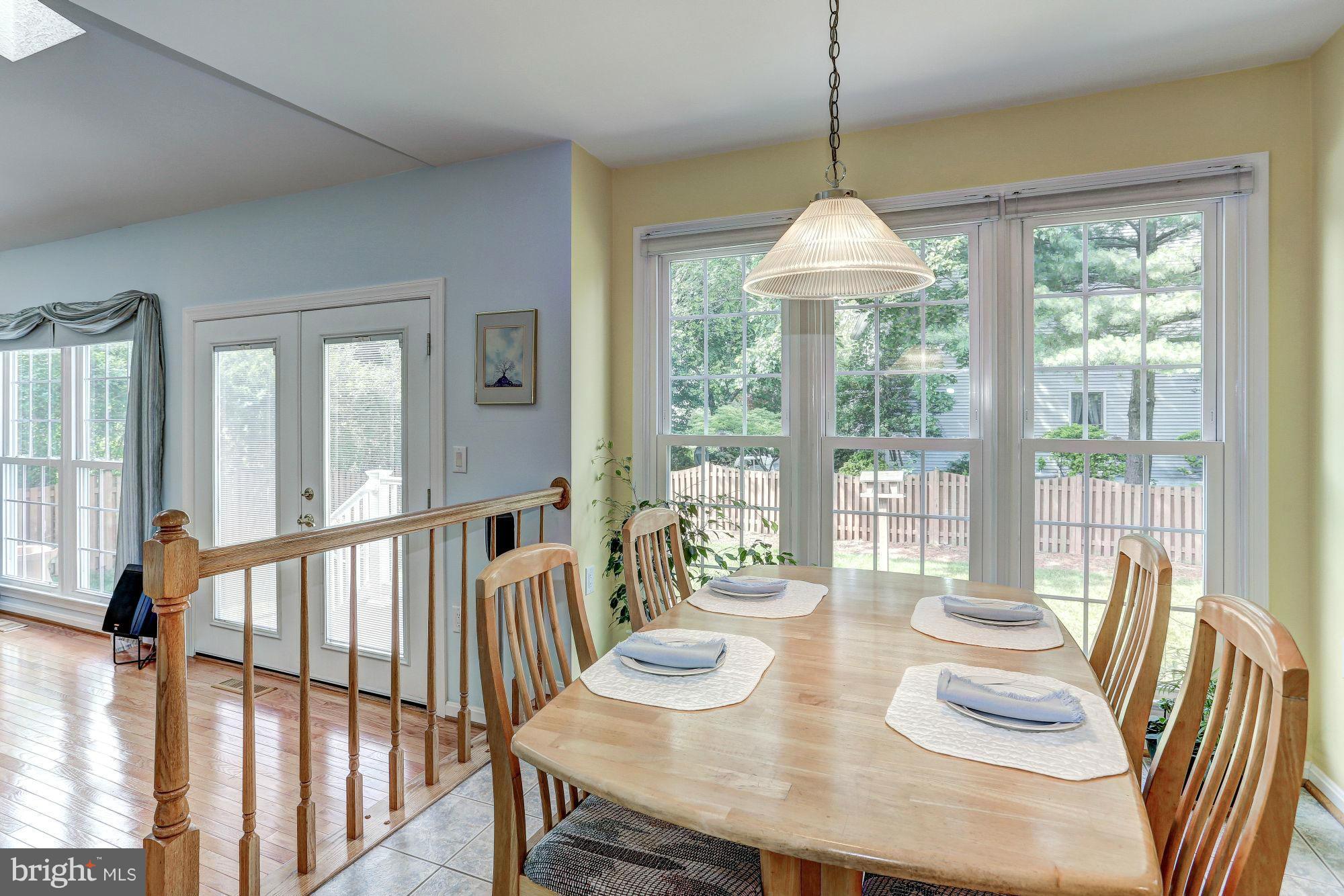 FOUR SEASONS - Residential