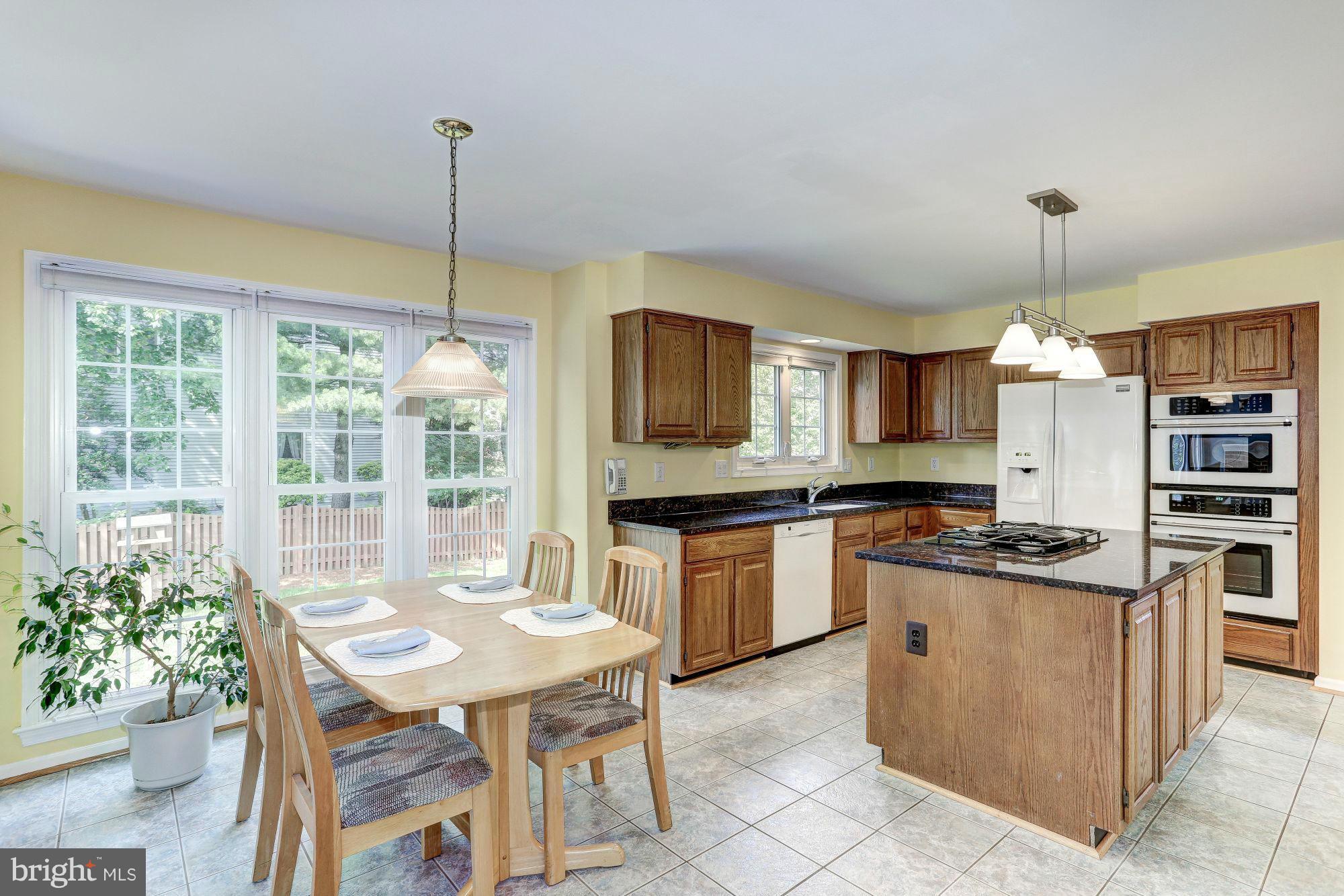 FOUR SEASONS - Residential