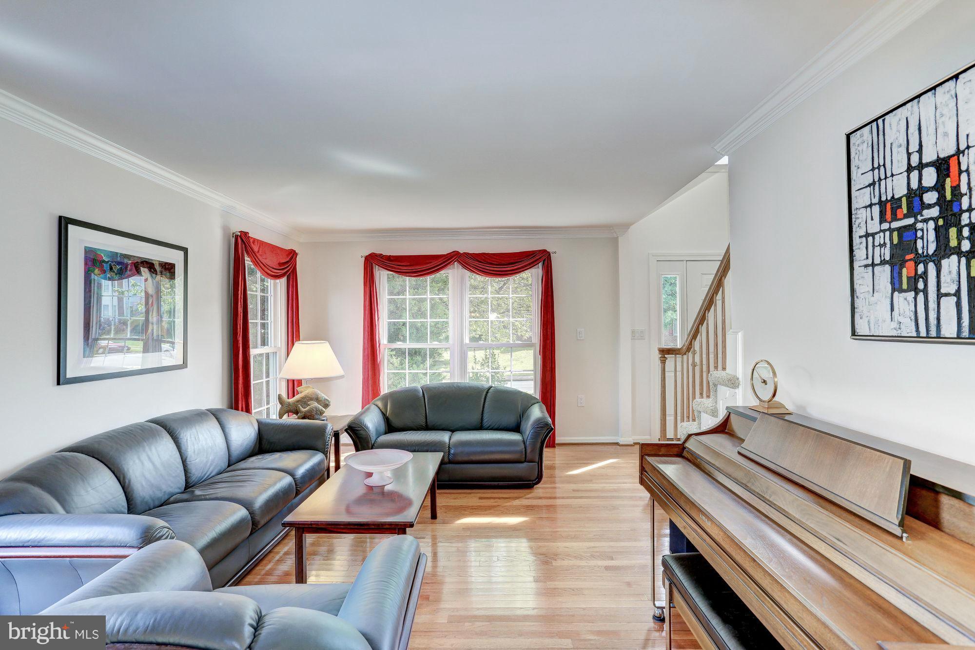 FOUR SEASONS - Residential