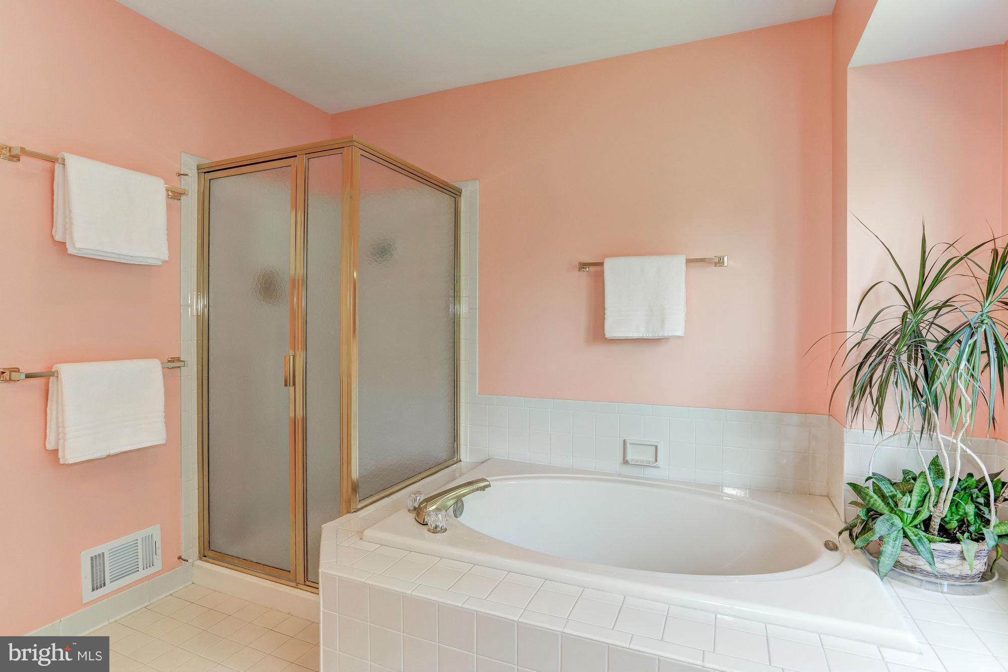 FOUR SEASONS - Residential