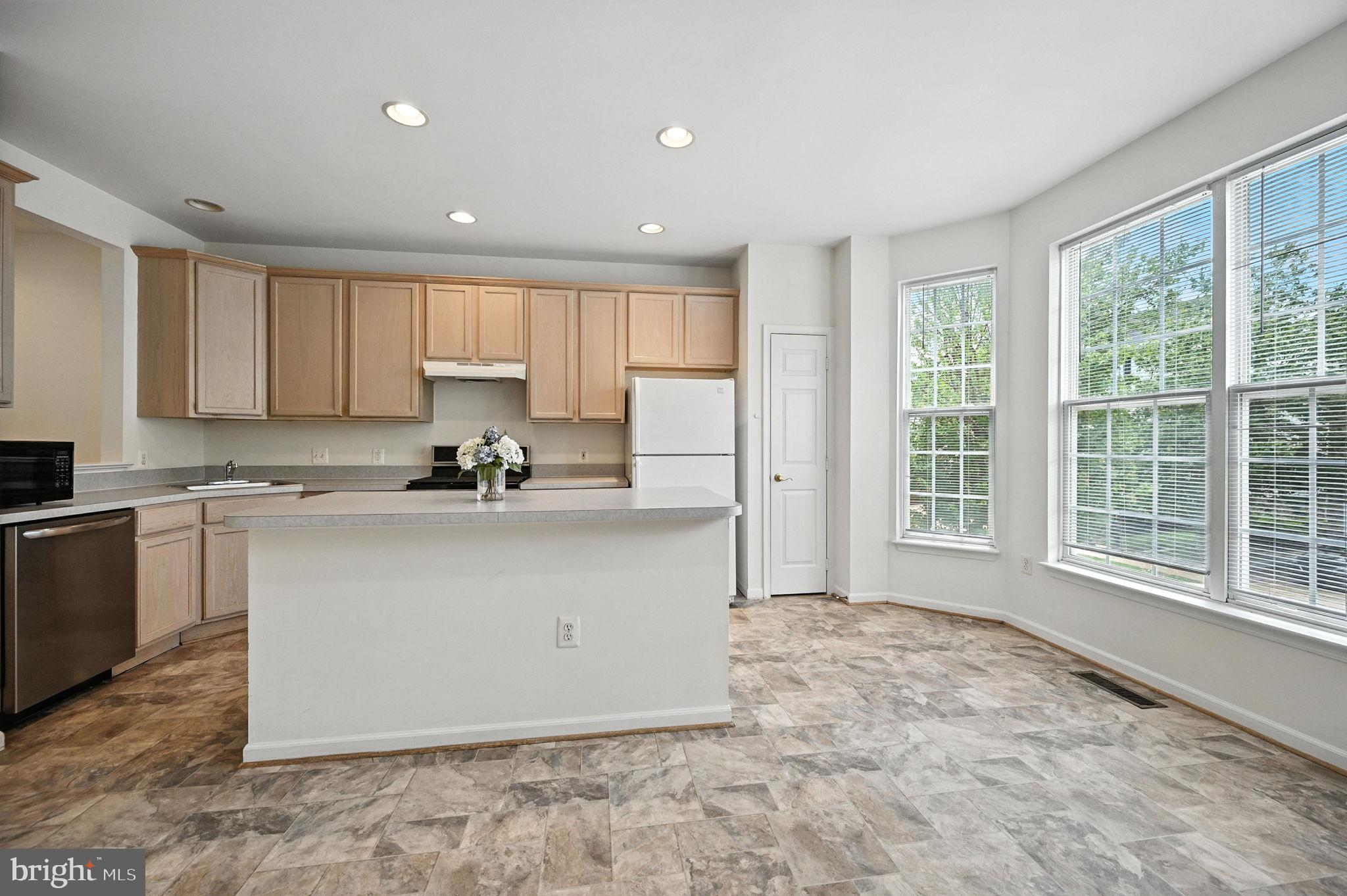 KINGSTOWNE - Residential Lease