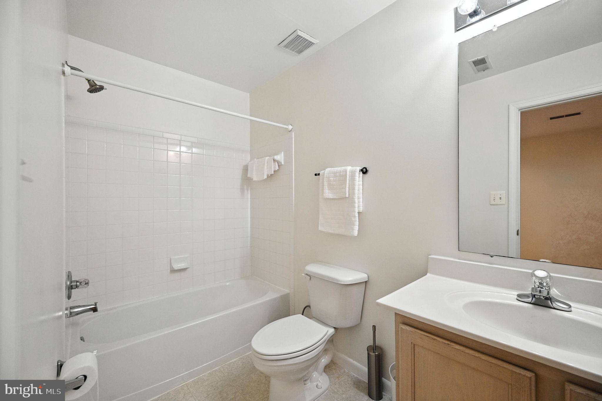 KINGSTOWNE - Residential Lease