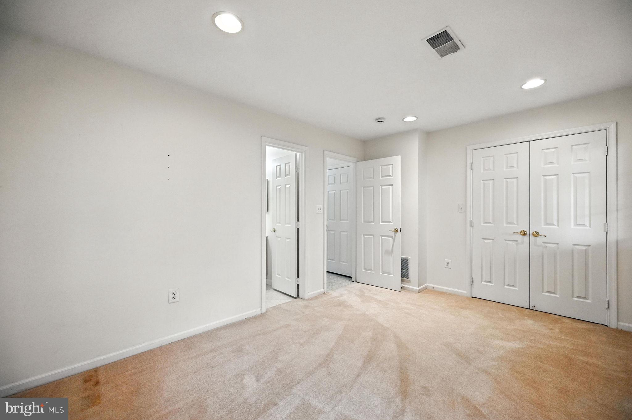 KINGSTOWNE - Residential Lease