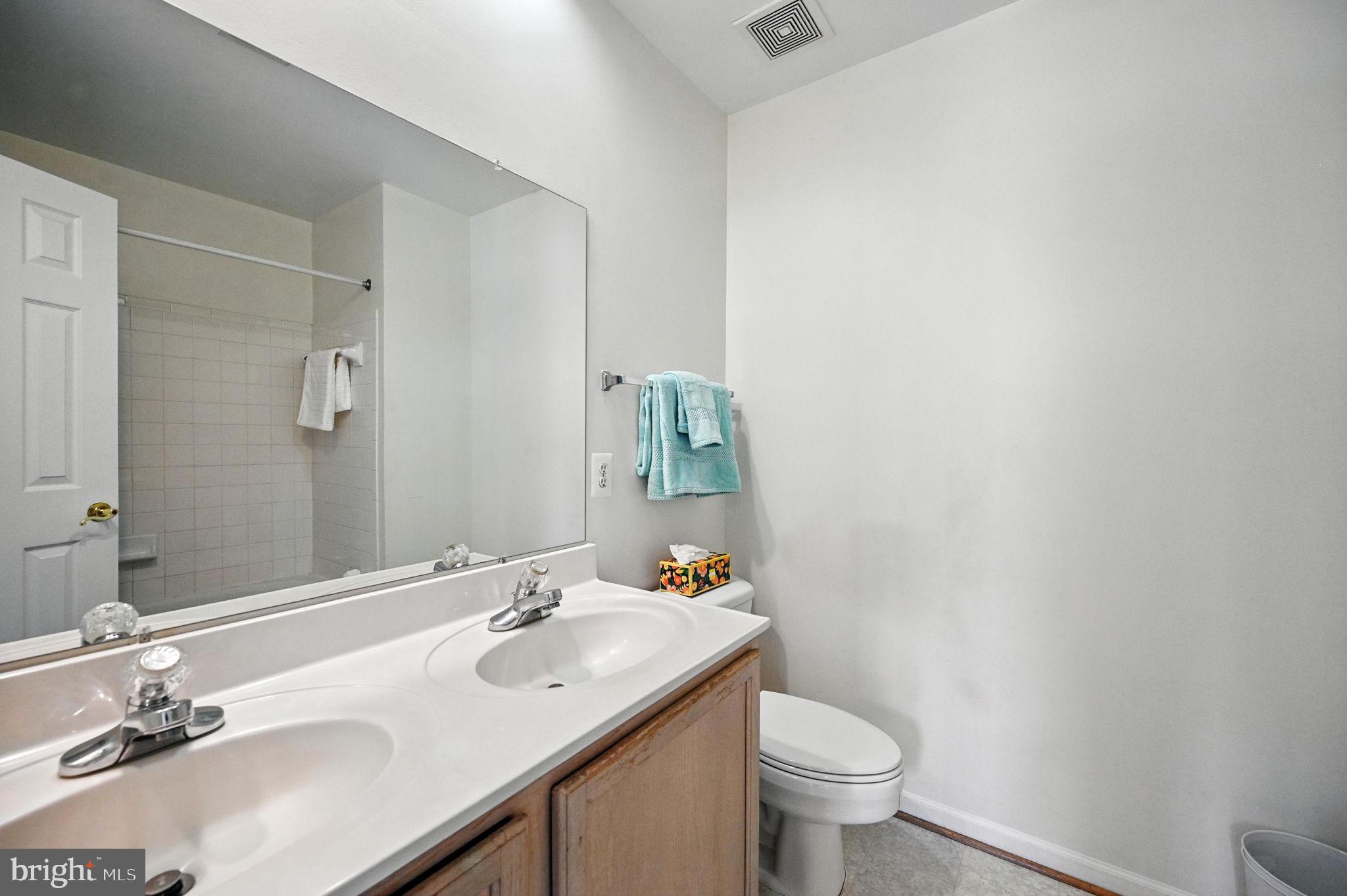 KINGSTOWNE - Residential Lease