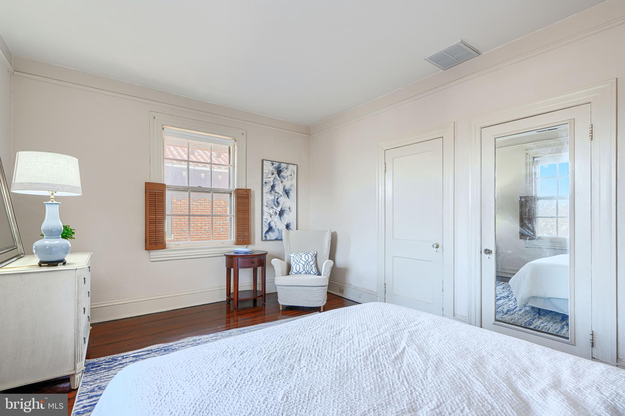 ROLAND PARK - Residential