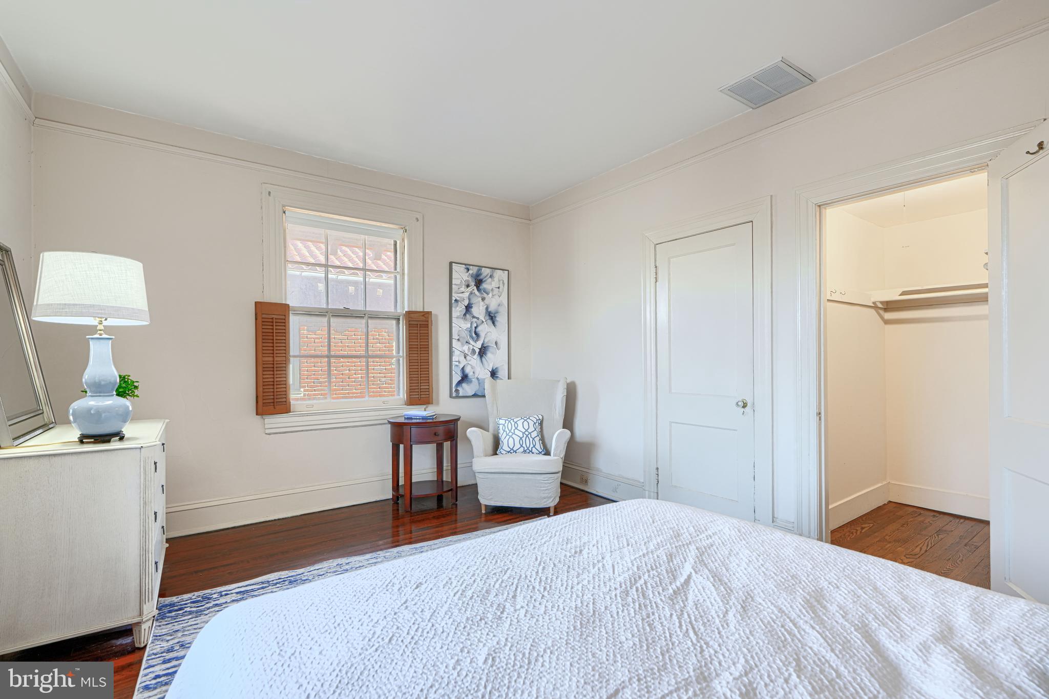 ROLAND PARK - Residential