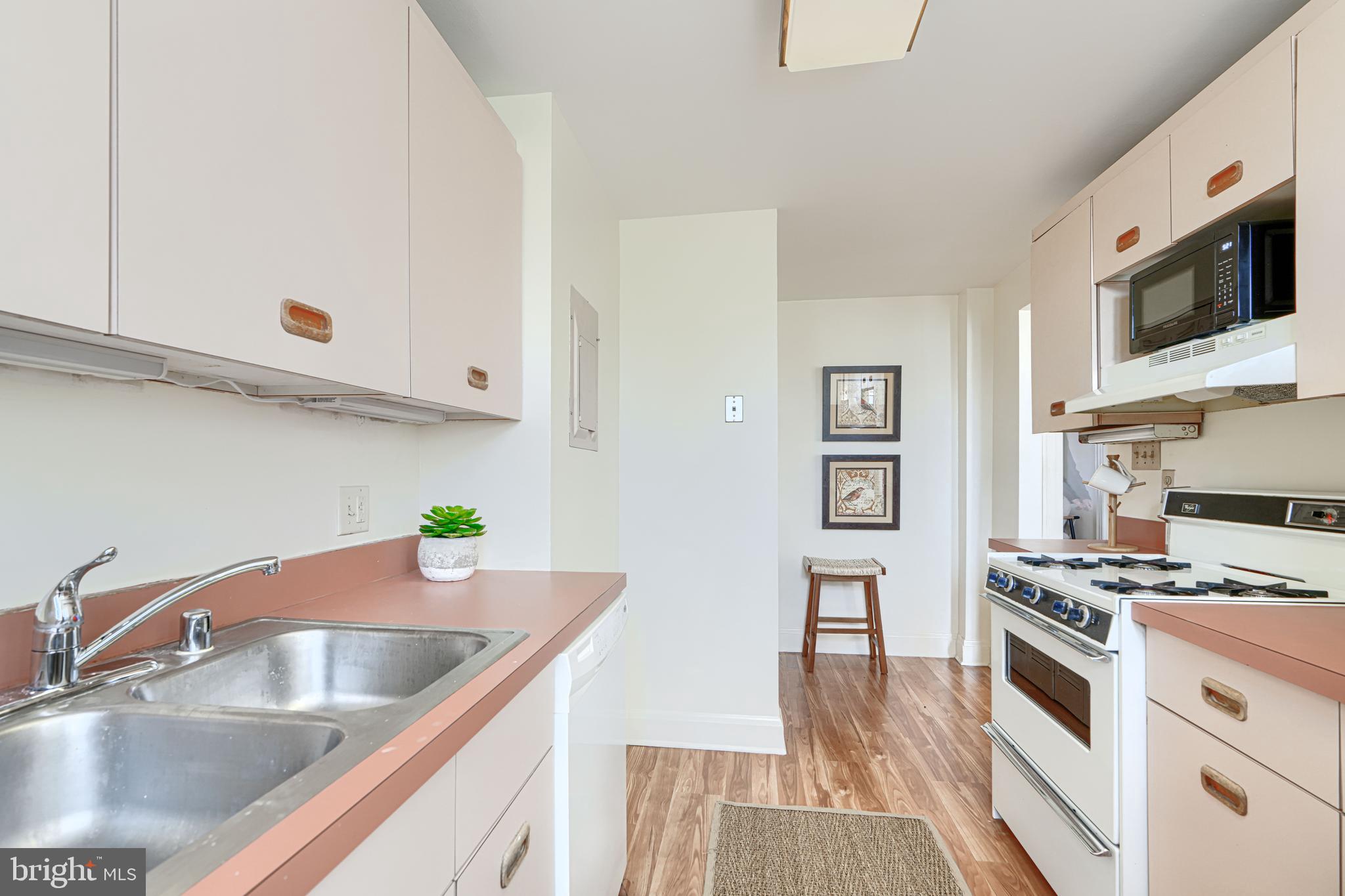 ROLAND PARK - Residential