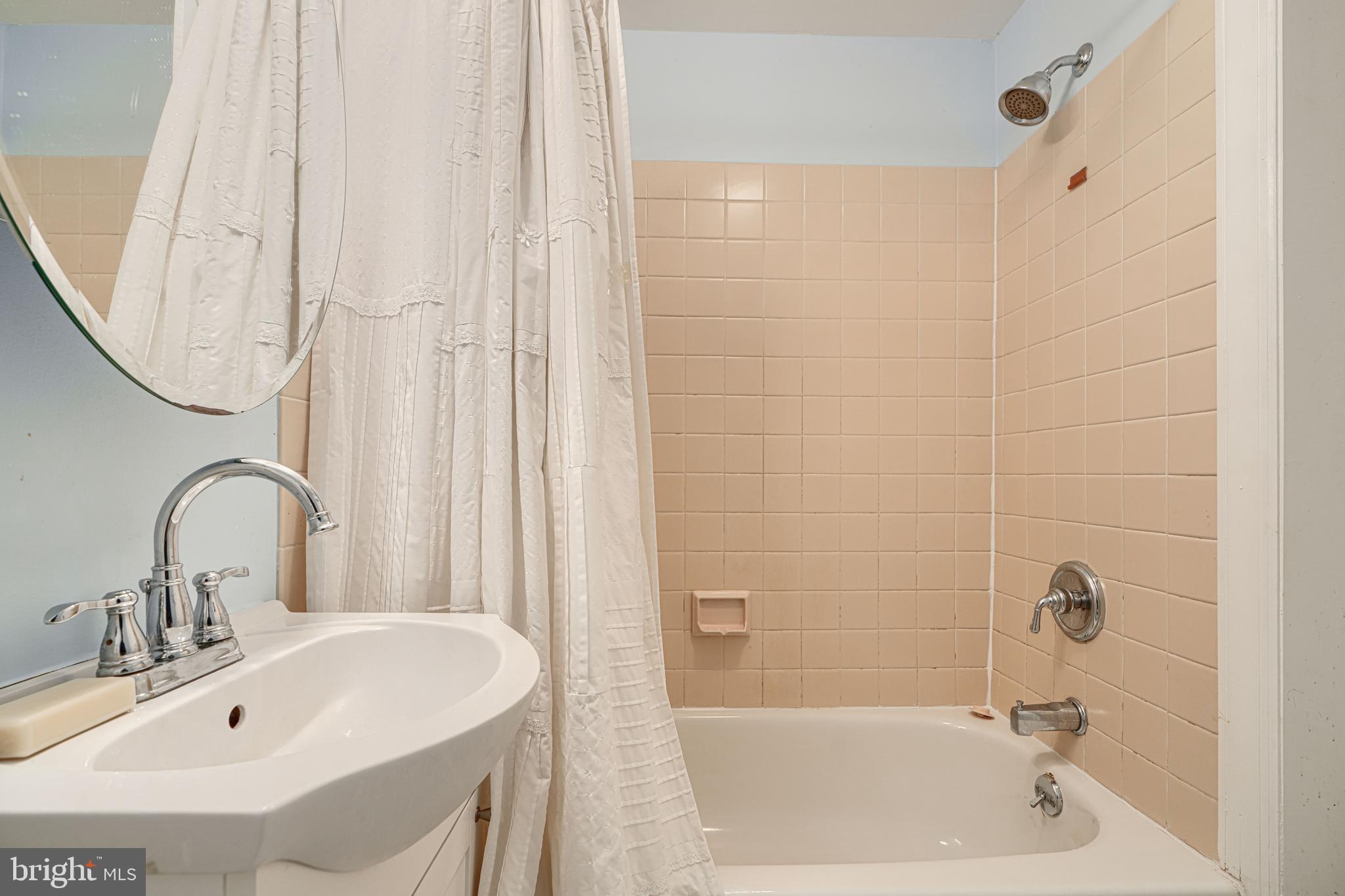 ROLAND PARK - Residential