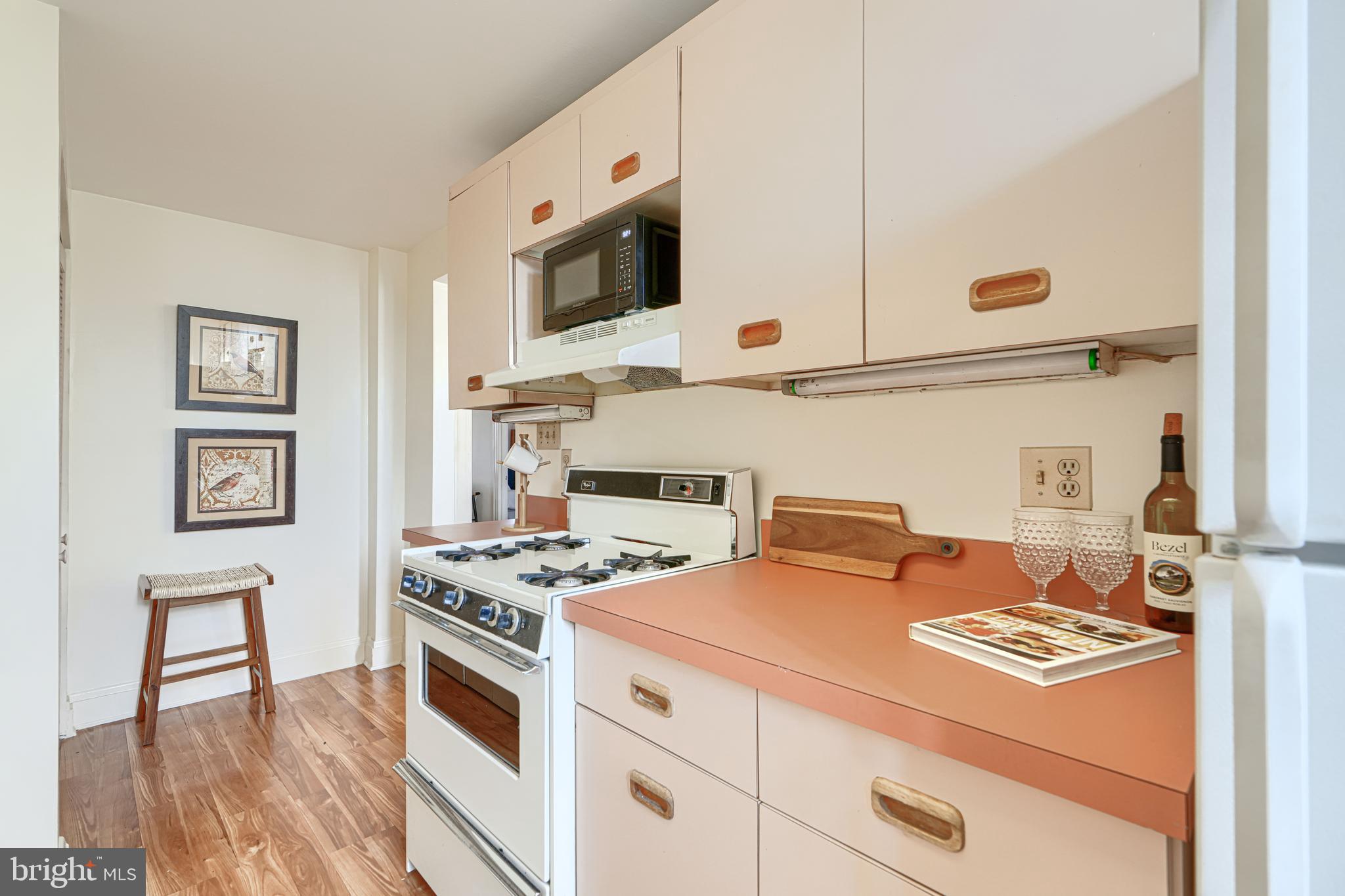 ROLAND PARK - Residential