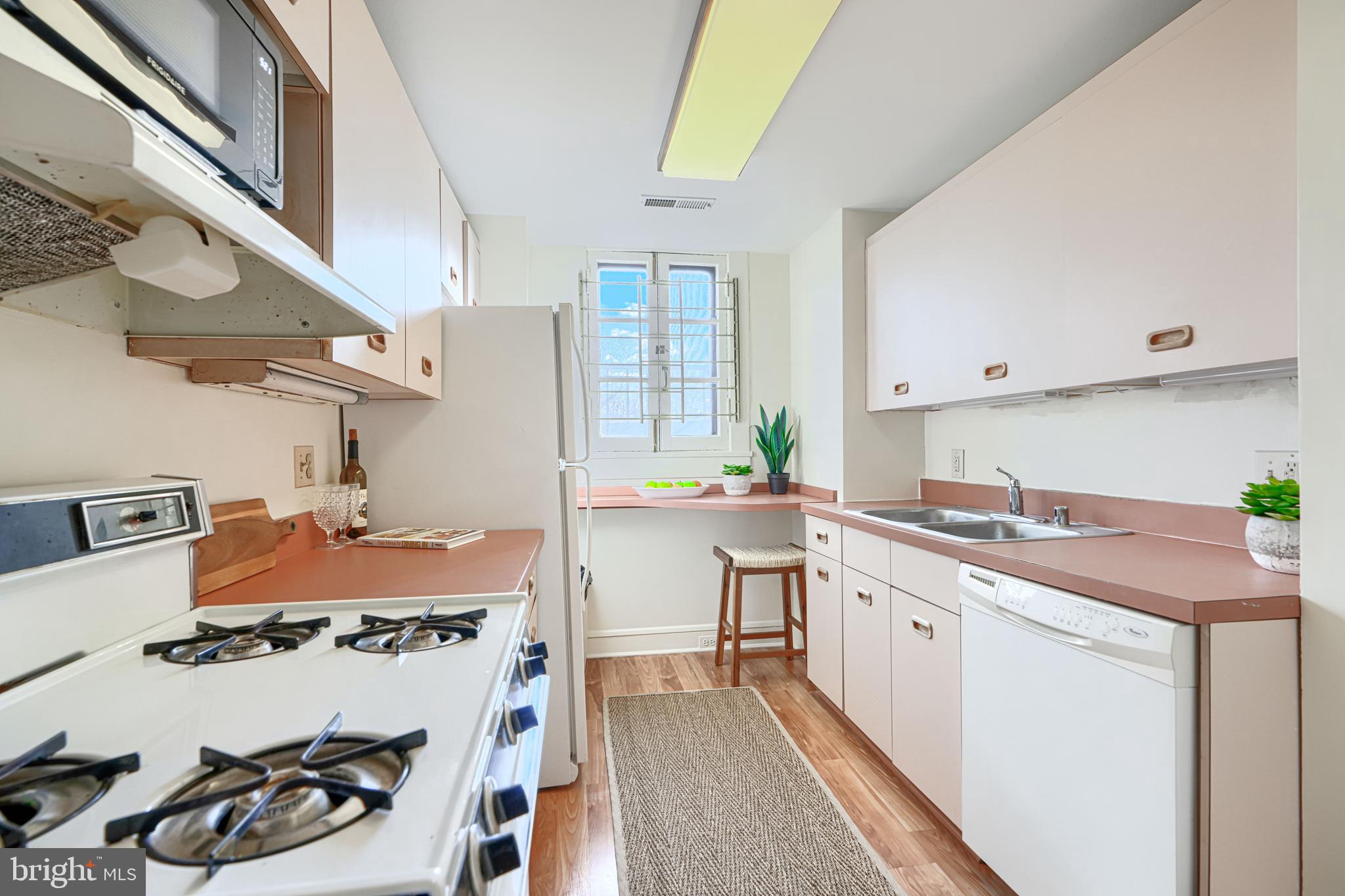 ROLAND PARK - Residential