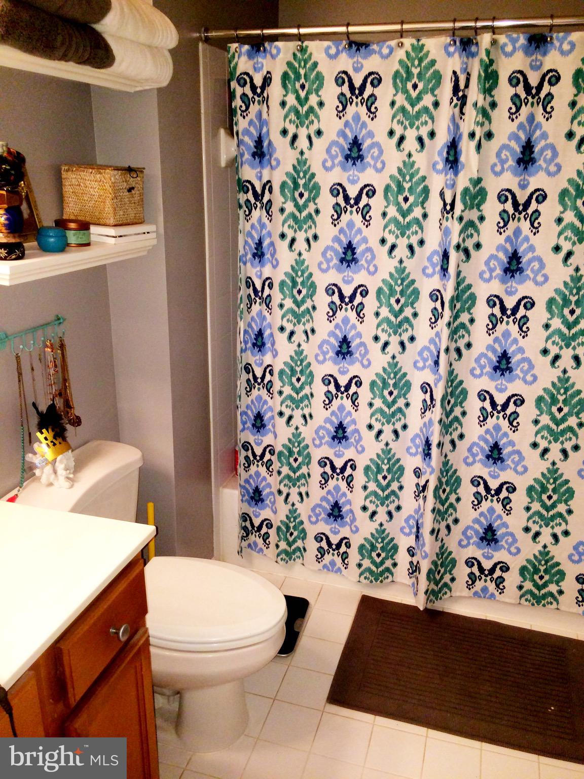 NORTH POINT VILLAS - Residential Lease