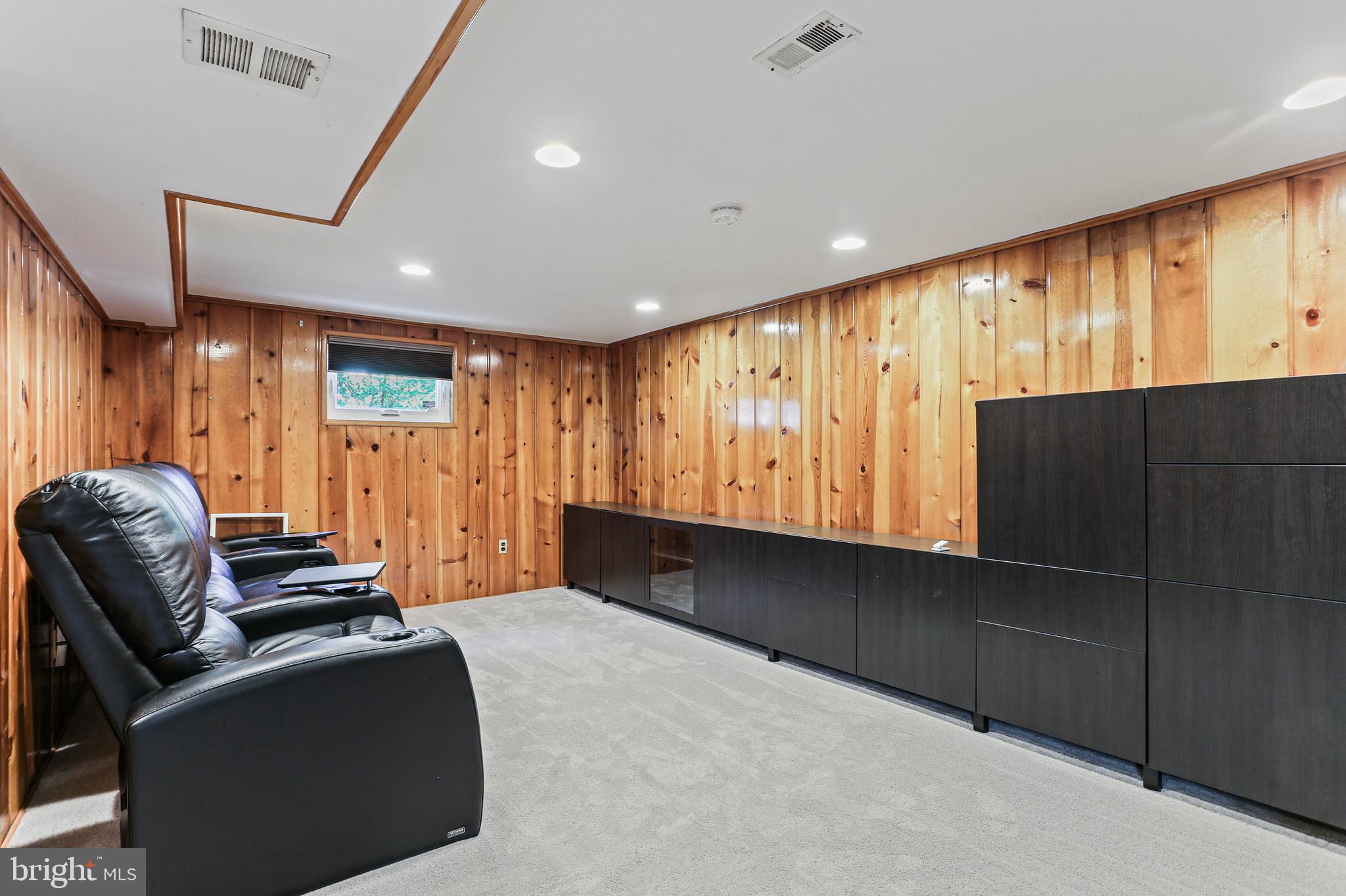 WHEATON HILLS - Residential Lease