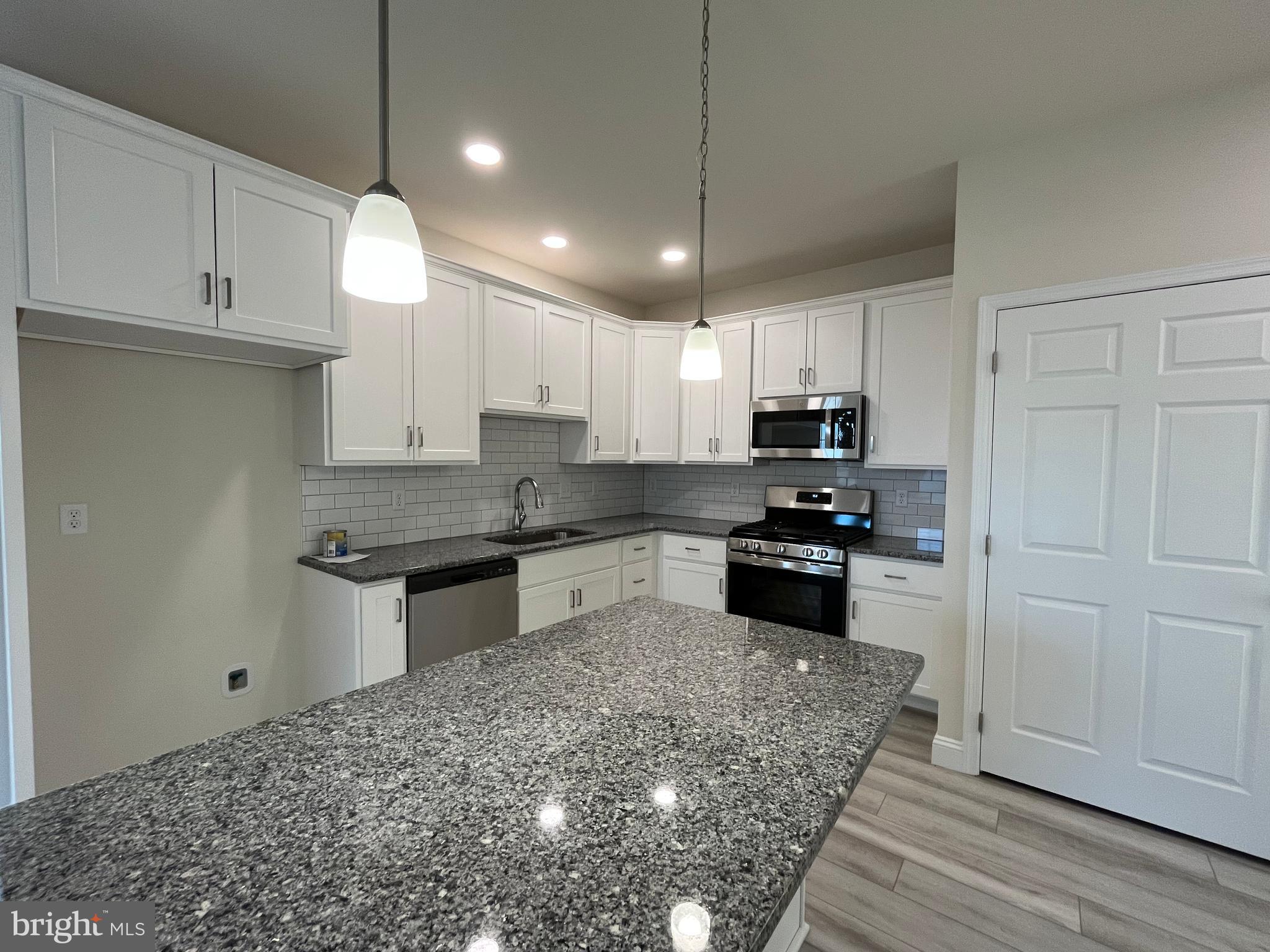 MCINTOSH FARMS - Residential
