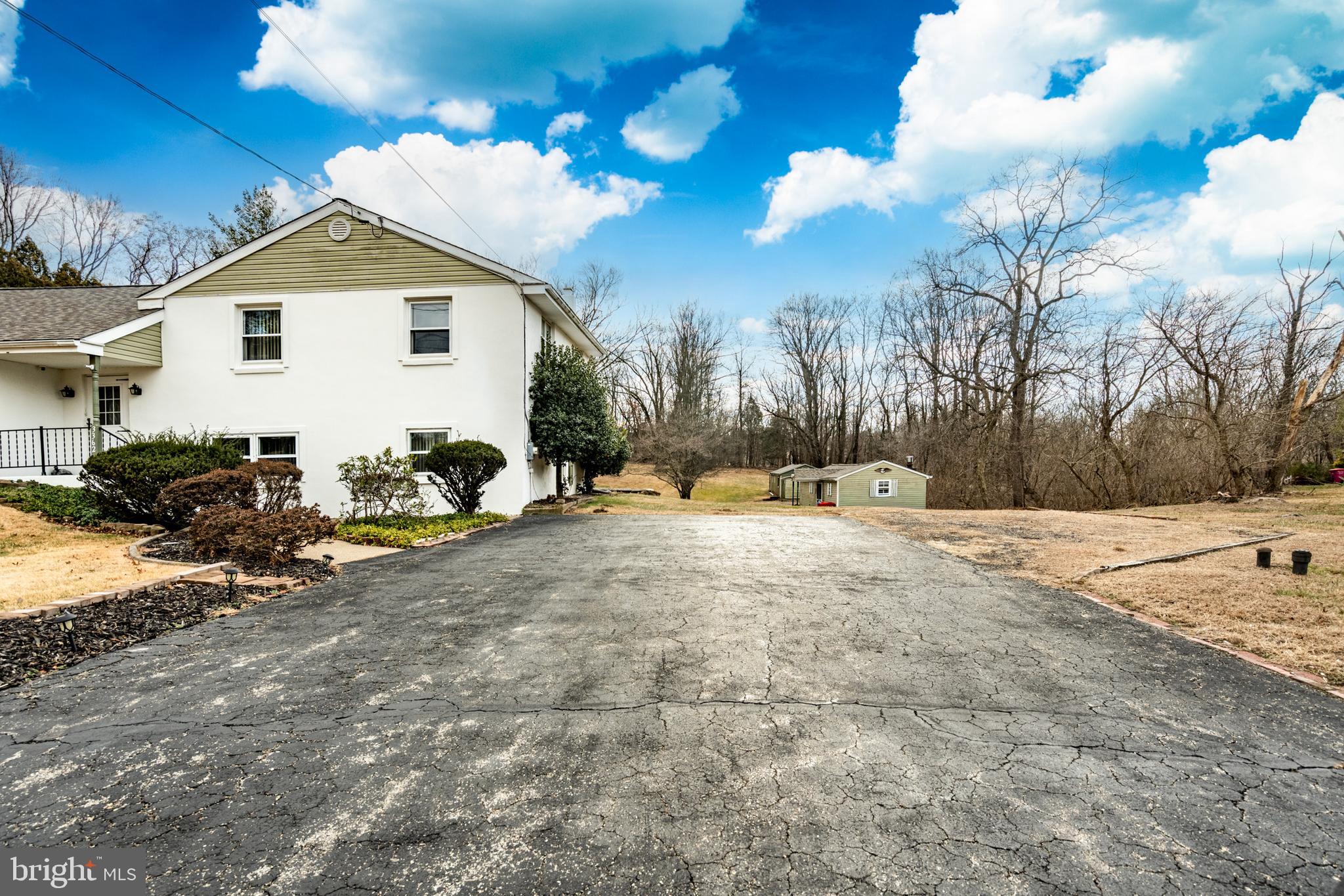 AUDUBON HOLLOW EST - Residential