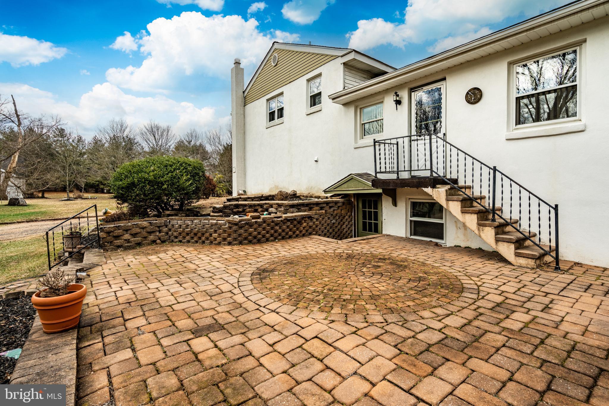 AUDUBON HOLLOW EST - Residential