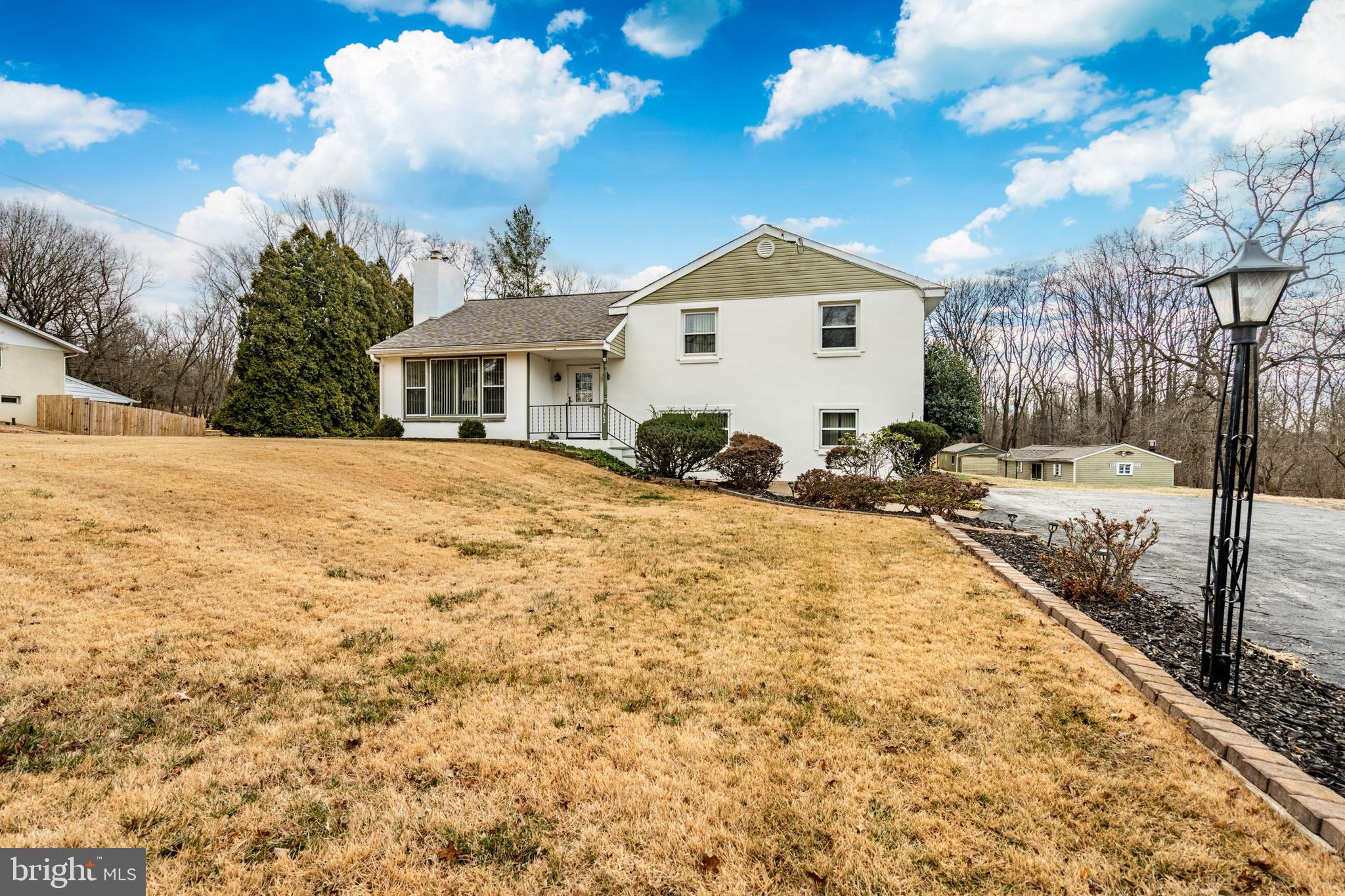 AUDUBON HOLLOW EST - Residential