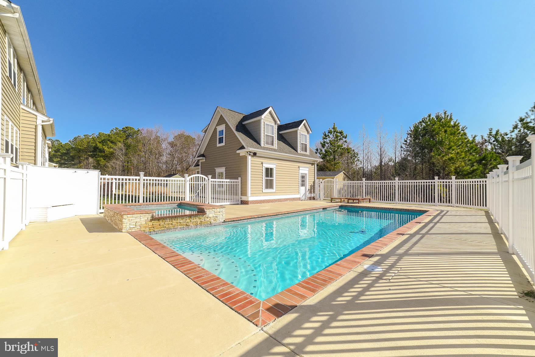 LIGHTHOUSE COMMONS - Residential