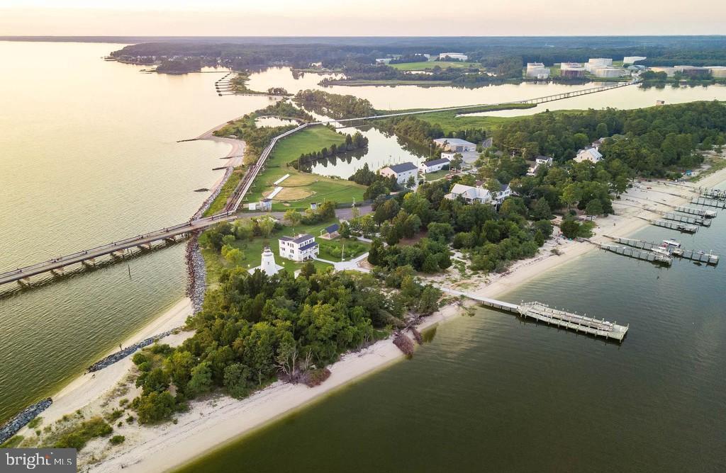 LIGHTHOUSE COMMONS - Residential