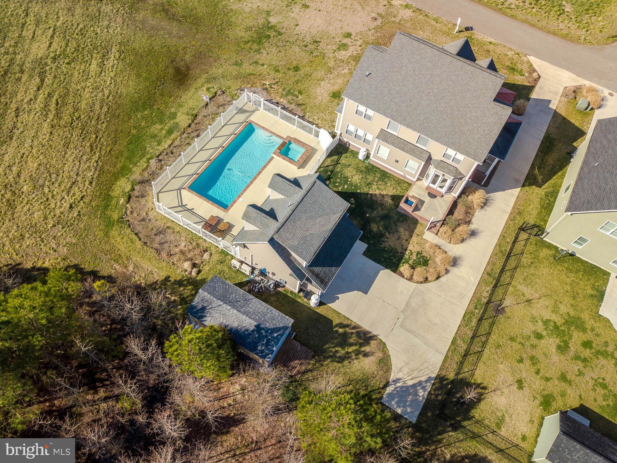 LIGHTHOUSE COMMONS - Residential