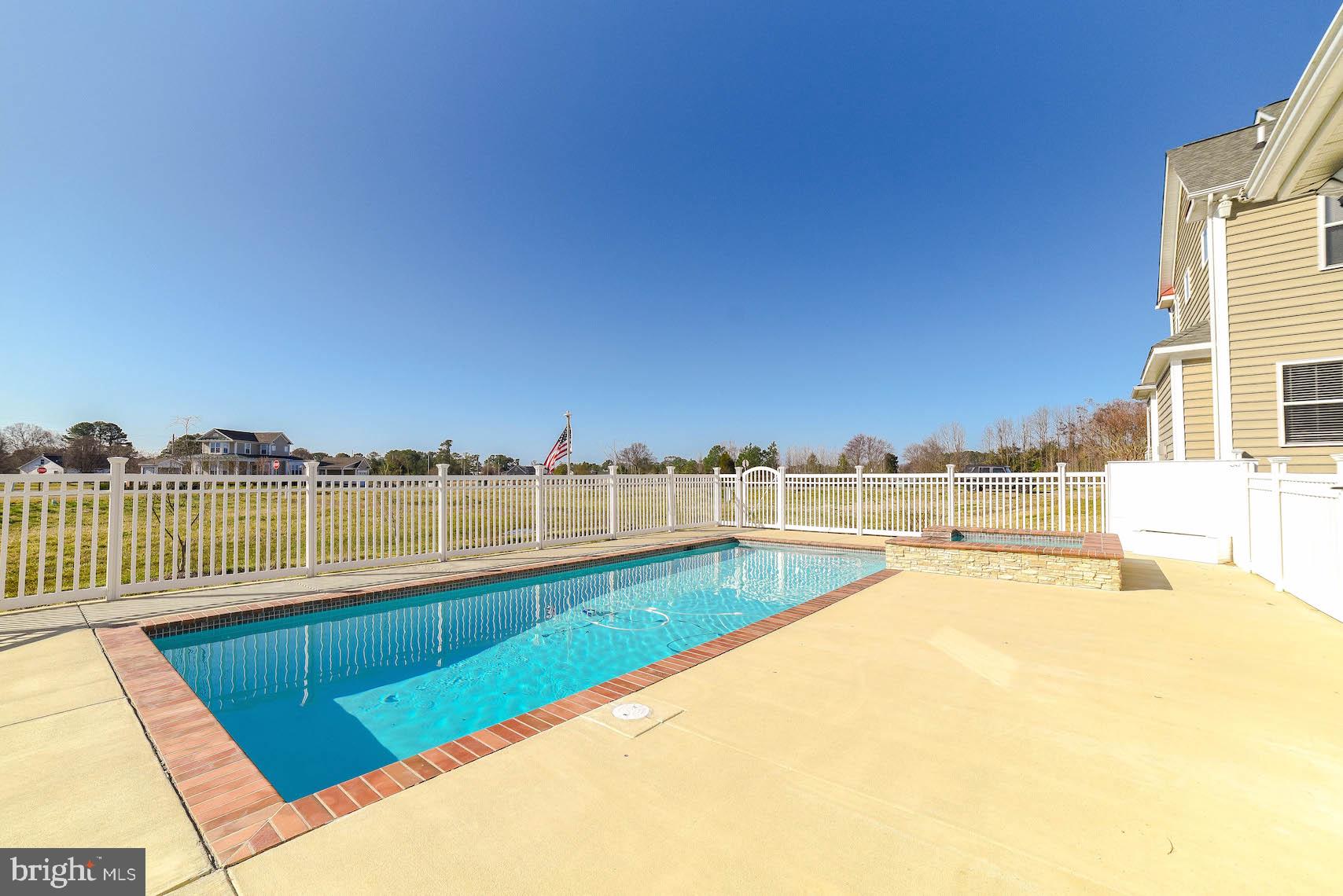 LIGHTHOUSE COMMONS - Residential