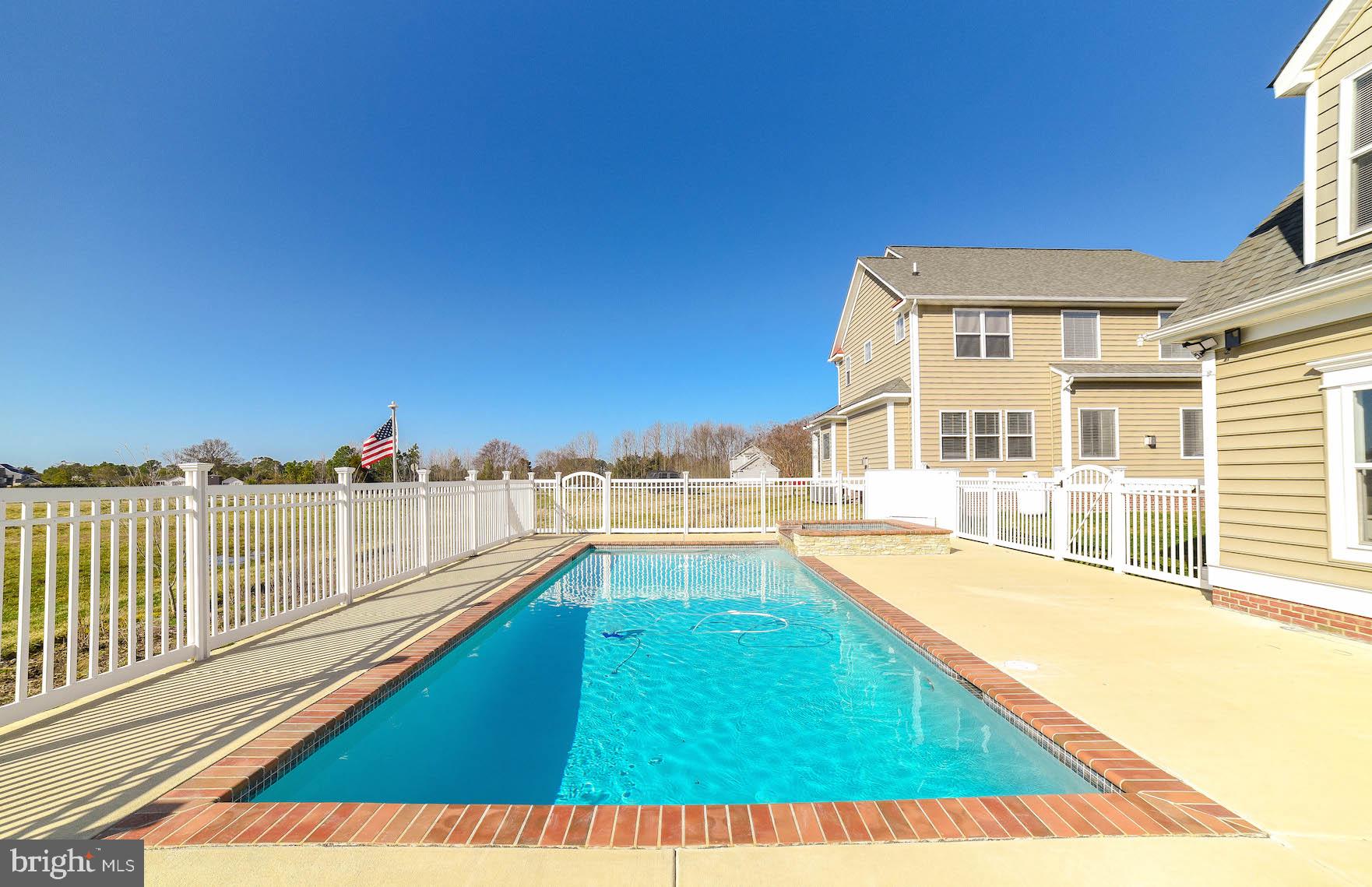 LIGHTHOUSE COMMONS - Residential