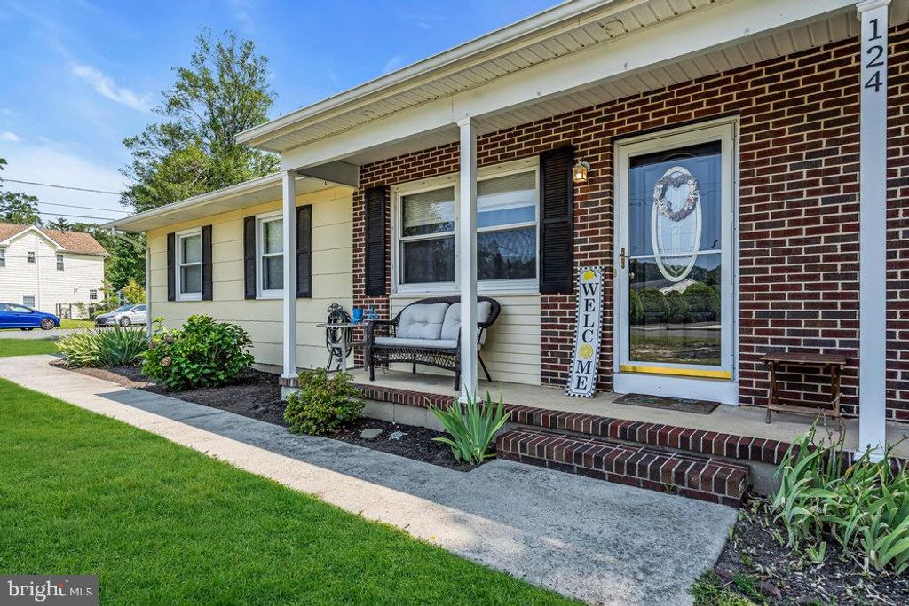 Photo of 124 Oakwood Place, FORKED RIVER, NJ 08731 (MLS # NJOC2035888)