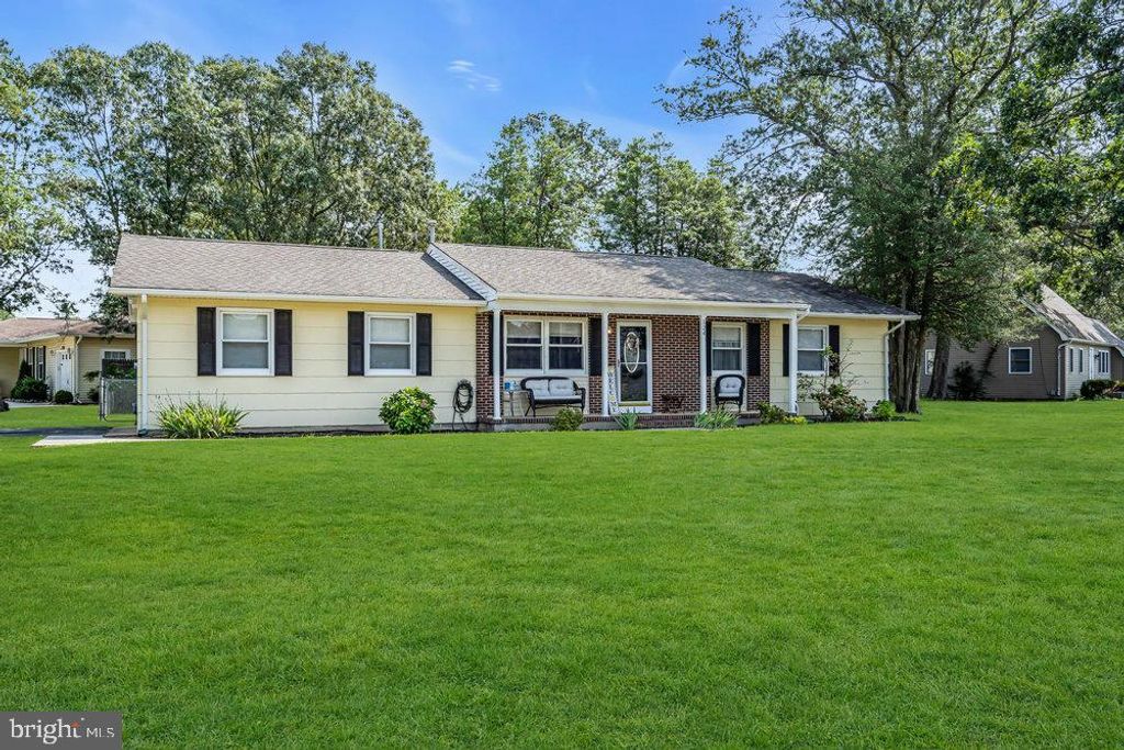 Photo of 124 Oakwood Place, FORKED RIVER, NJ 08731 (MLS # NJOC2035888)