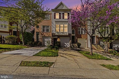Townhouse For Sale - 8016 Pennington Drive<br/> LAUREL, MD 20724
