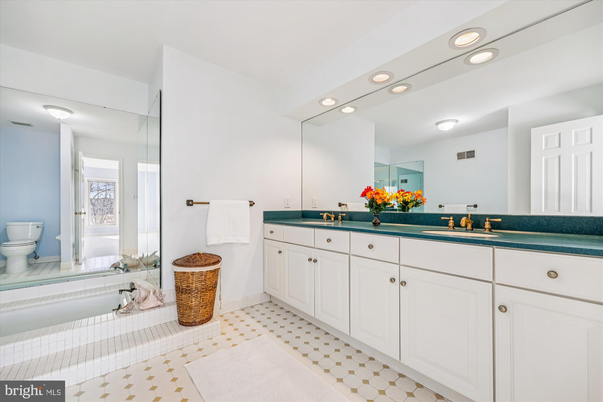 CREST OF WICKFORD - Residential