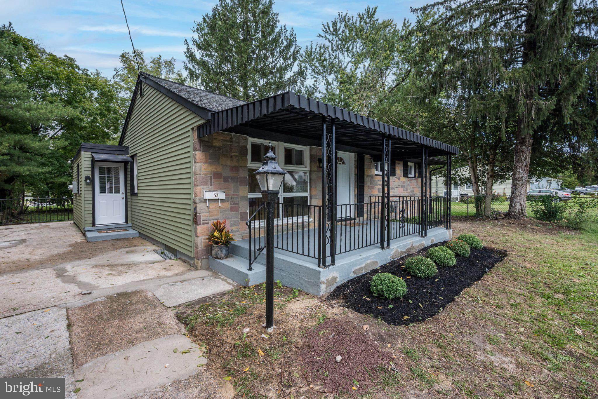 37 E CLAYTON AVENUE