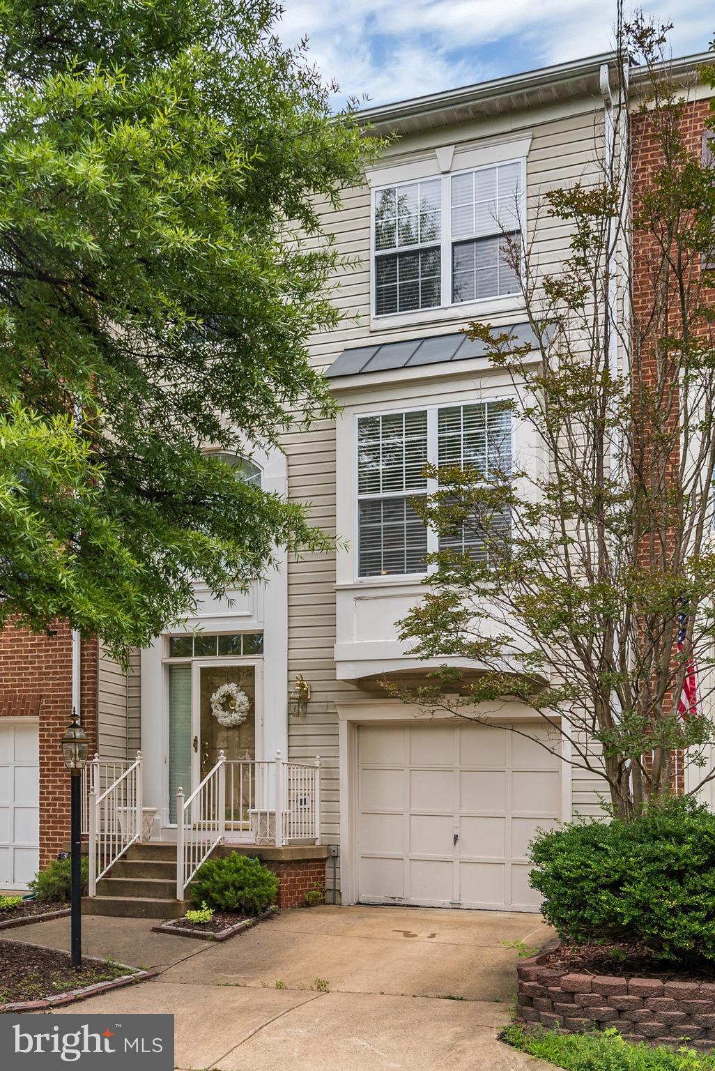 SIGNATURE AT BROADLANDS - Residential