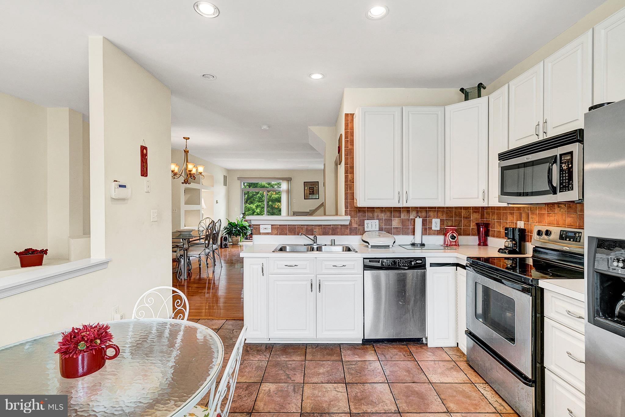 SIGNATURE AT BROADLANDS - Residential