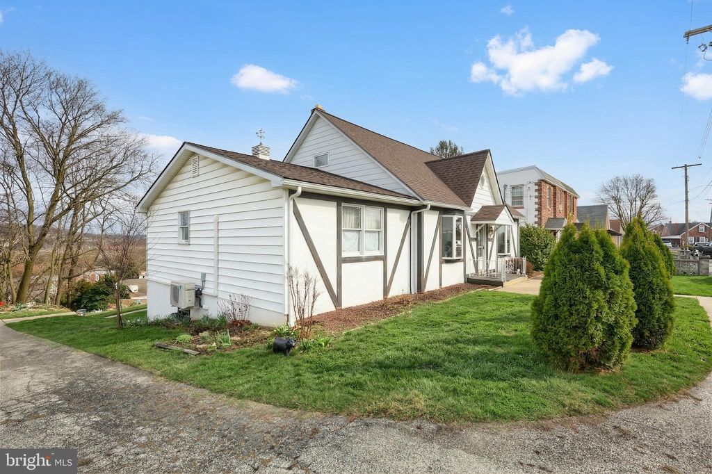 Photo of 1386 W Princess Street, YORK, PA 17404 (MLS # PAYK2100468)