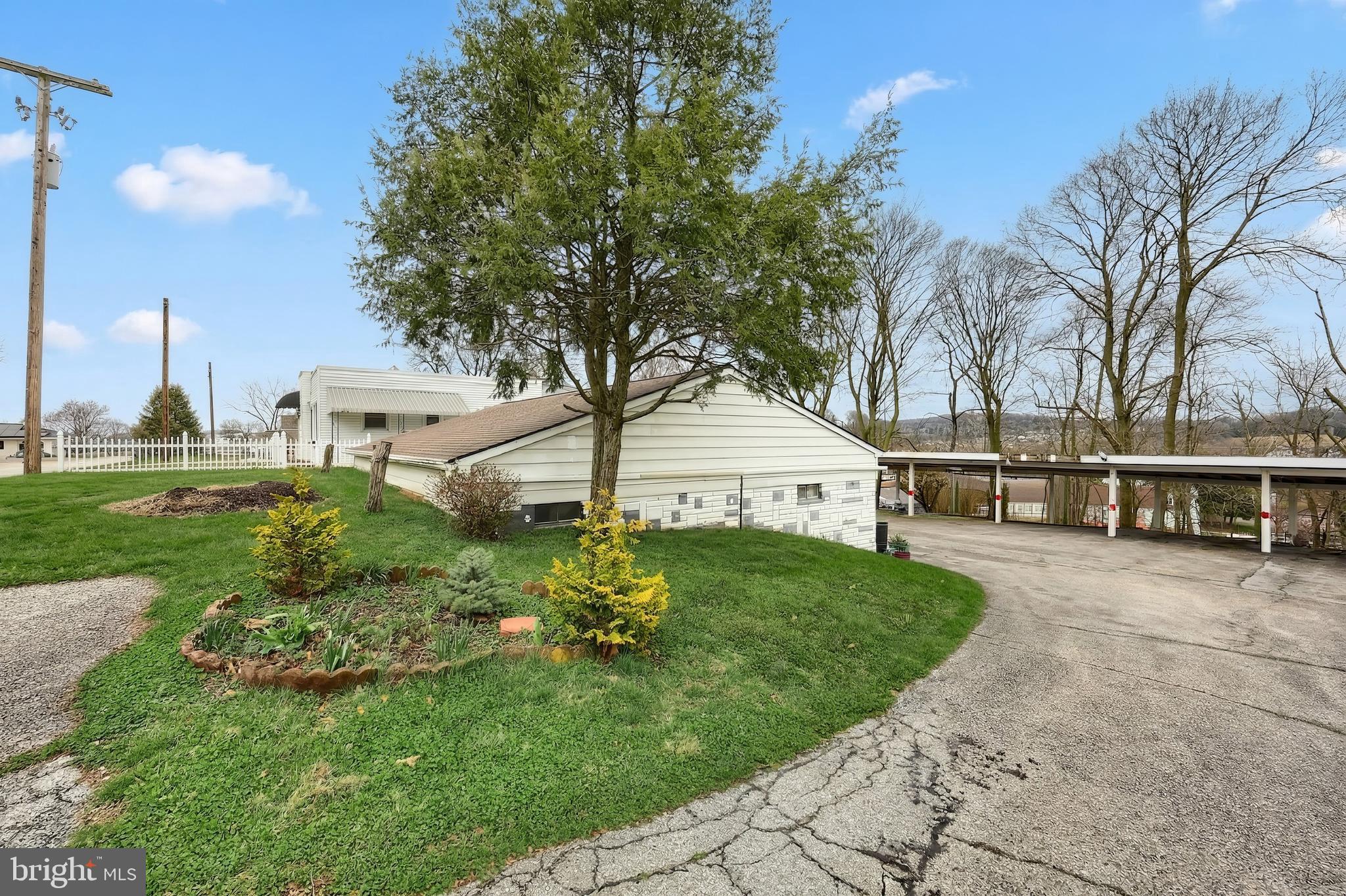 1386-1388 W PRINCESS STREET